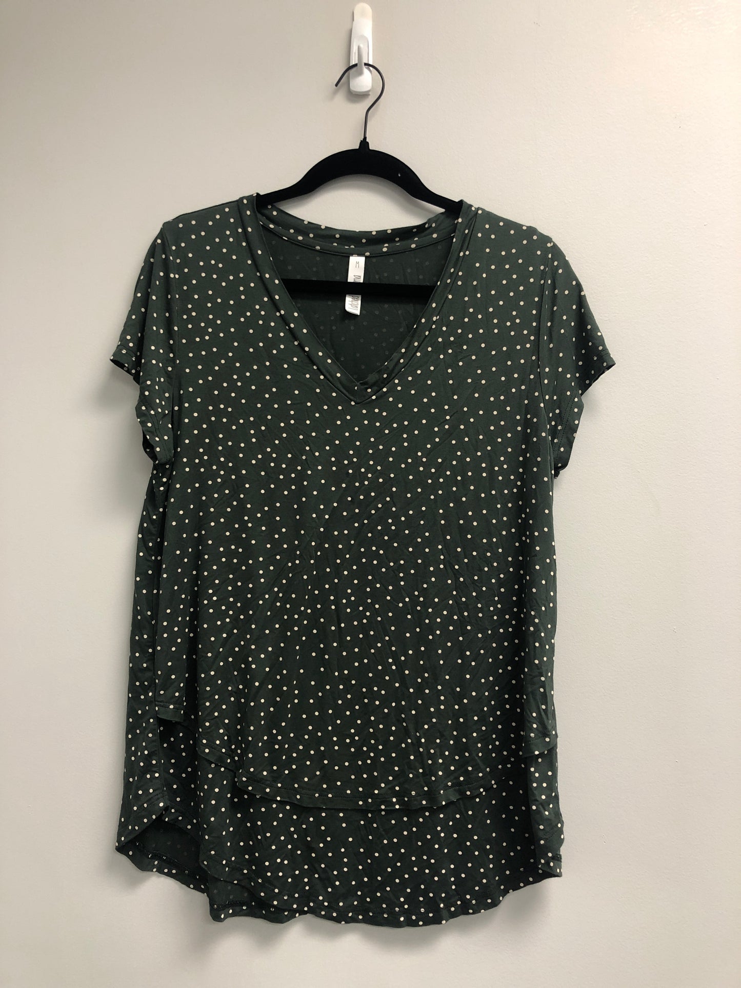 Outlet 6914 - Printed V-Neck Boyfriend Nursing Tee - Olive Dots - Medium