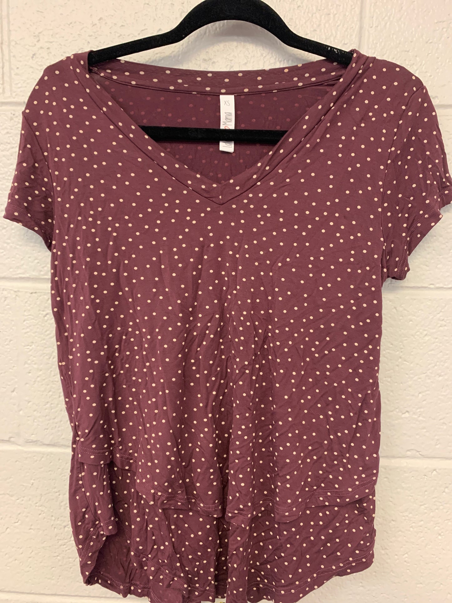 Outlet 7194 - V-Neck Boyfriend Nursing Tee - Wine Dots - Extra Small