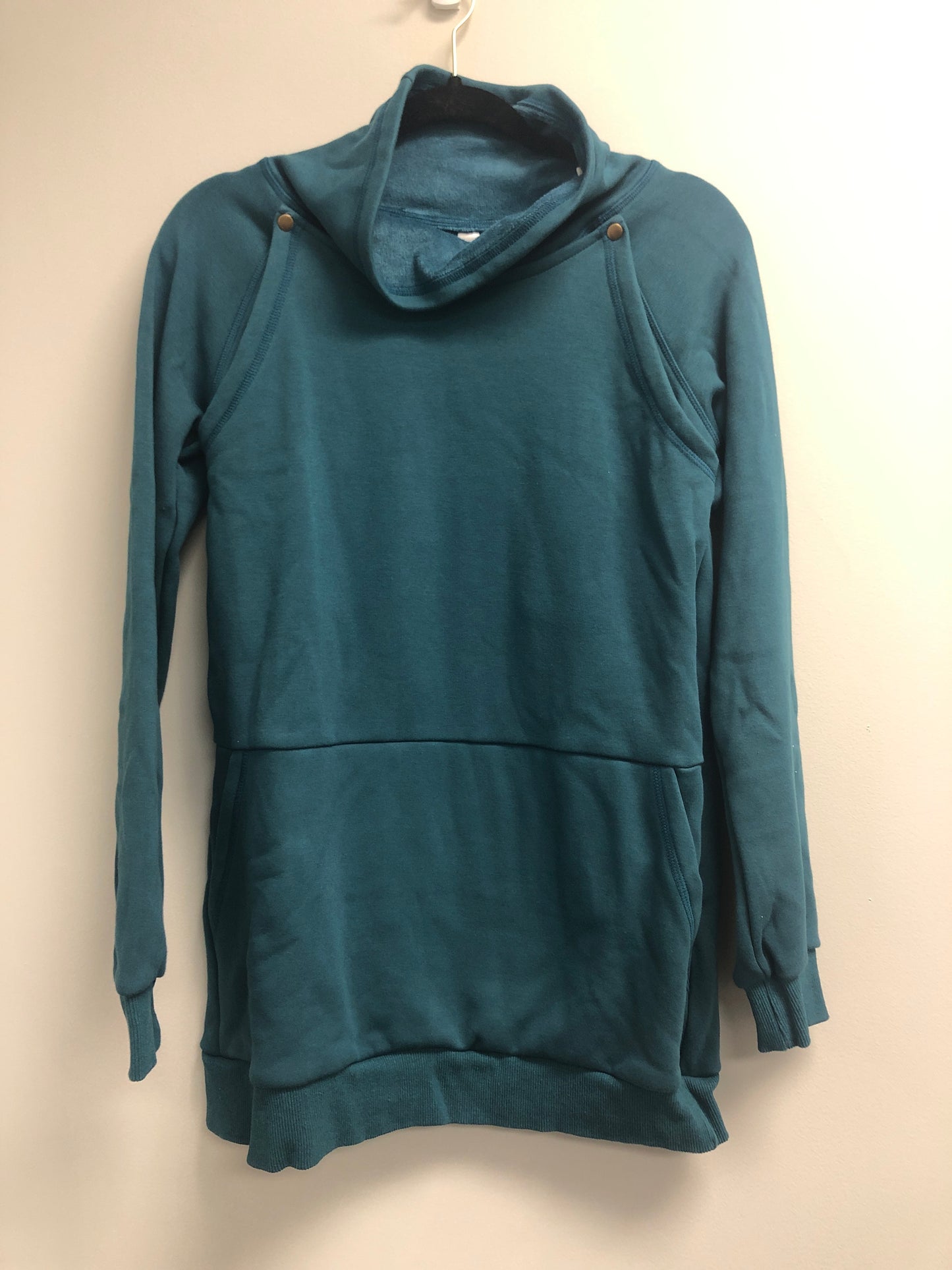 Outlet 6876 - Latched Mama Harbor Snap Nursing Pullover - Peacock - Medium