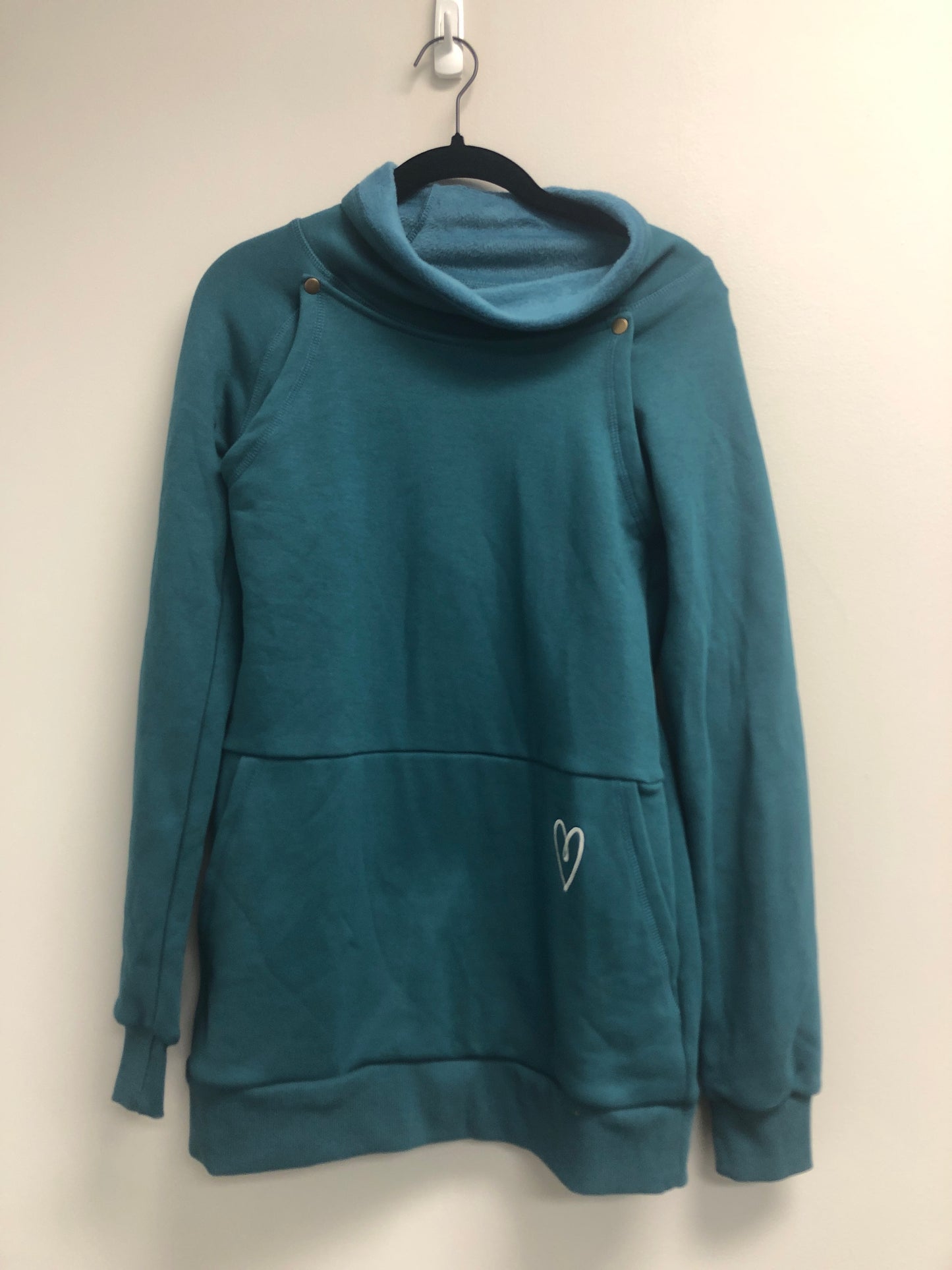 Outlet 6854 - Latched Mama Embroidered Harbor Snap Nursing Pullover - Peacock - Extra Small