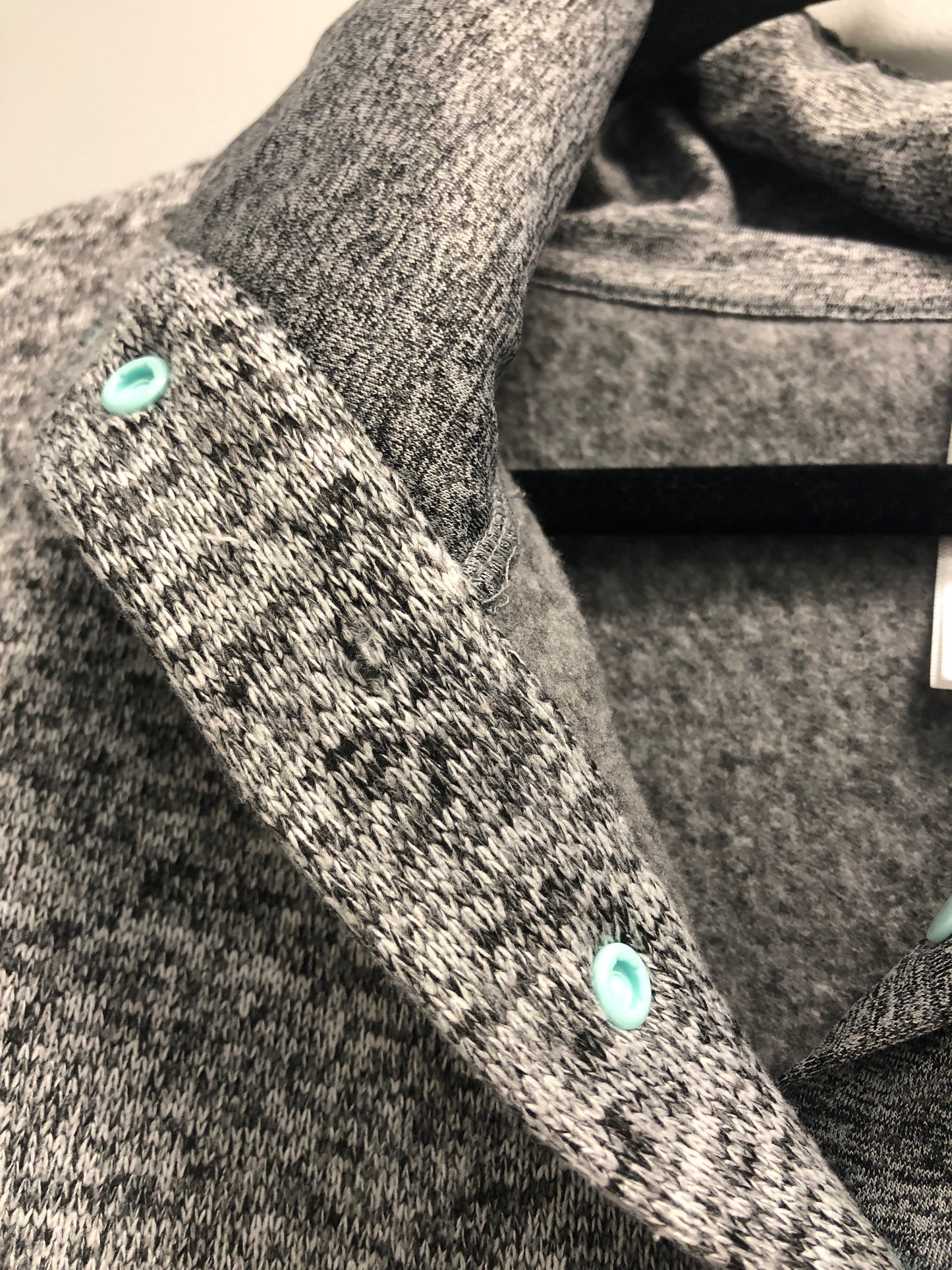 Outlet 6932 - Latched Mama Perfect Nursing Pullover - Heathered Grey - Large