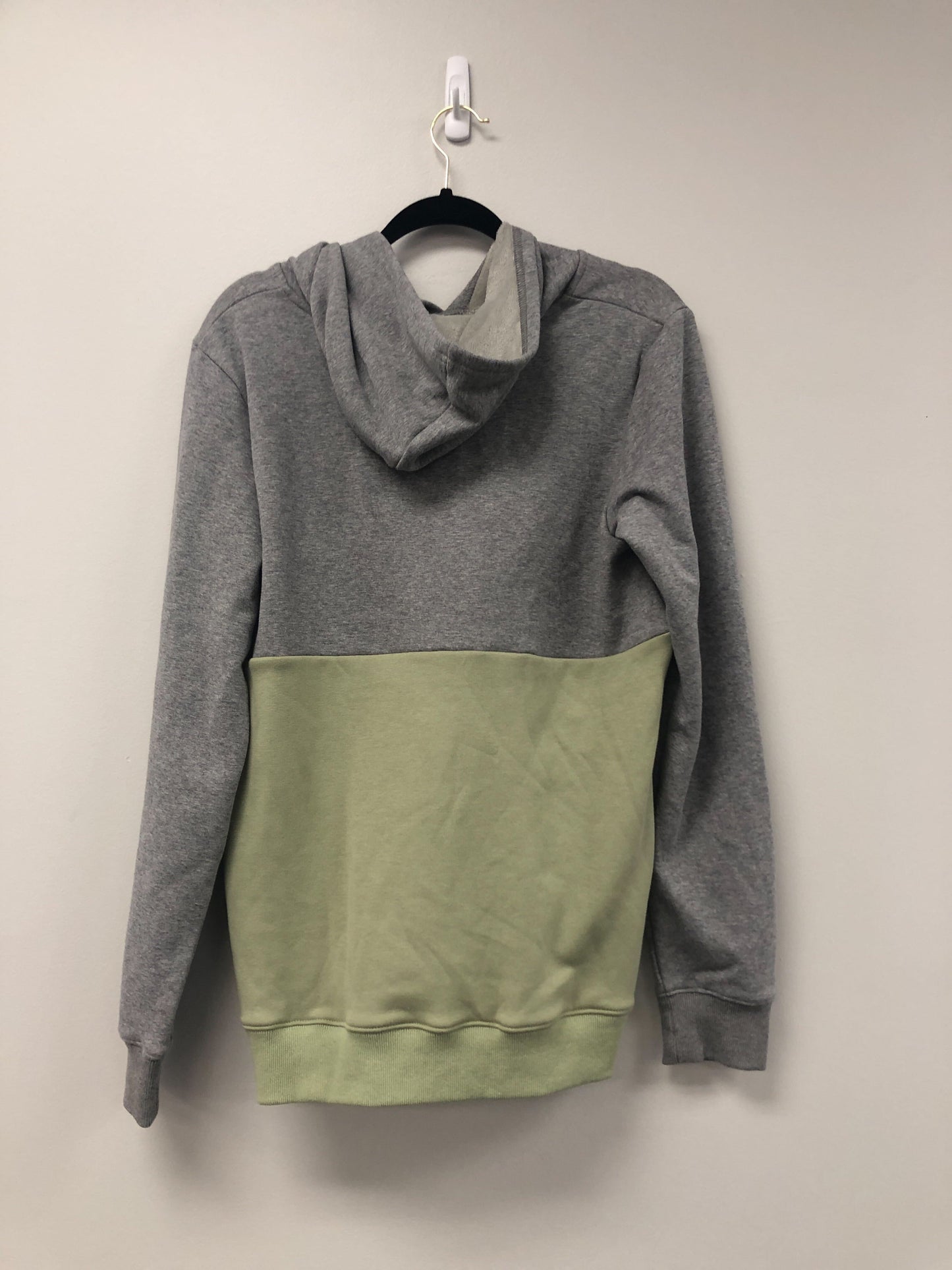 Outlet 5573 - Latched Mama Trailblazer Nursing Hoodie - Heather Grey/Fern - Medium
