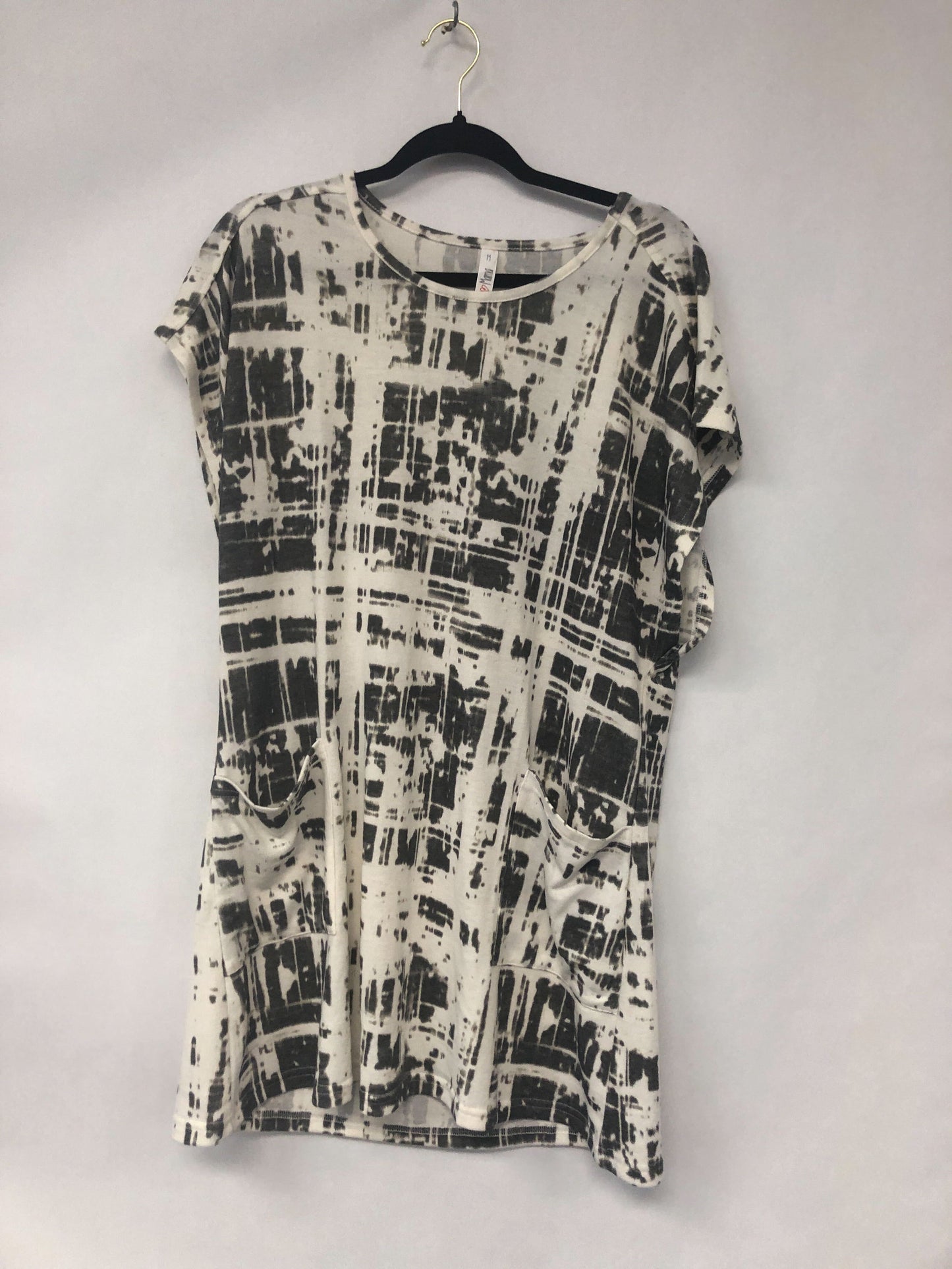 Outlet 6223 - Latched Mama Nest Nursing Tunic - Abstract Slate - Medium