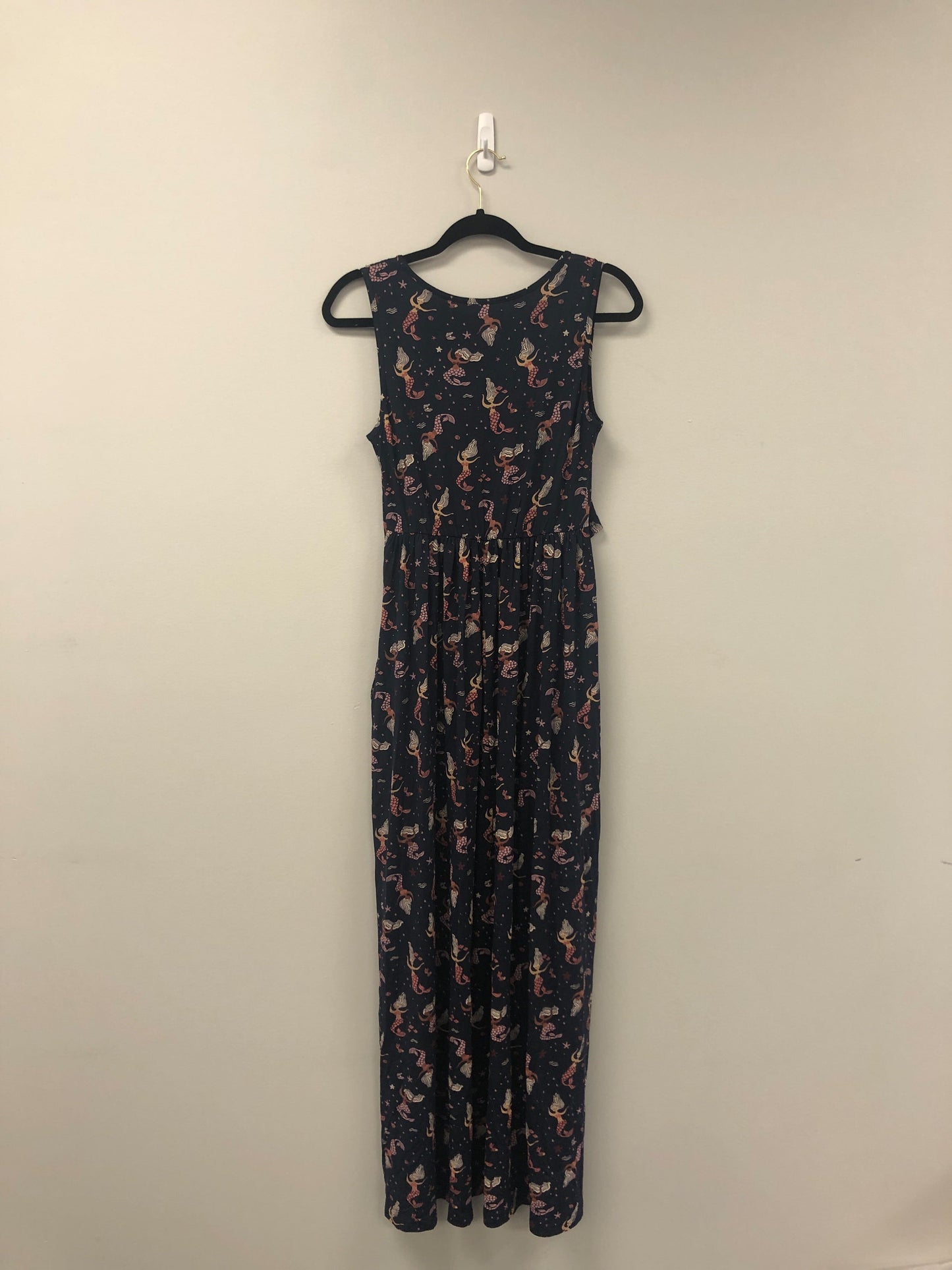 Outlet 5494 - Latched Mama Boardwalk Nursing Maxi - Mermaids - Small