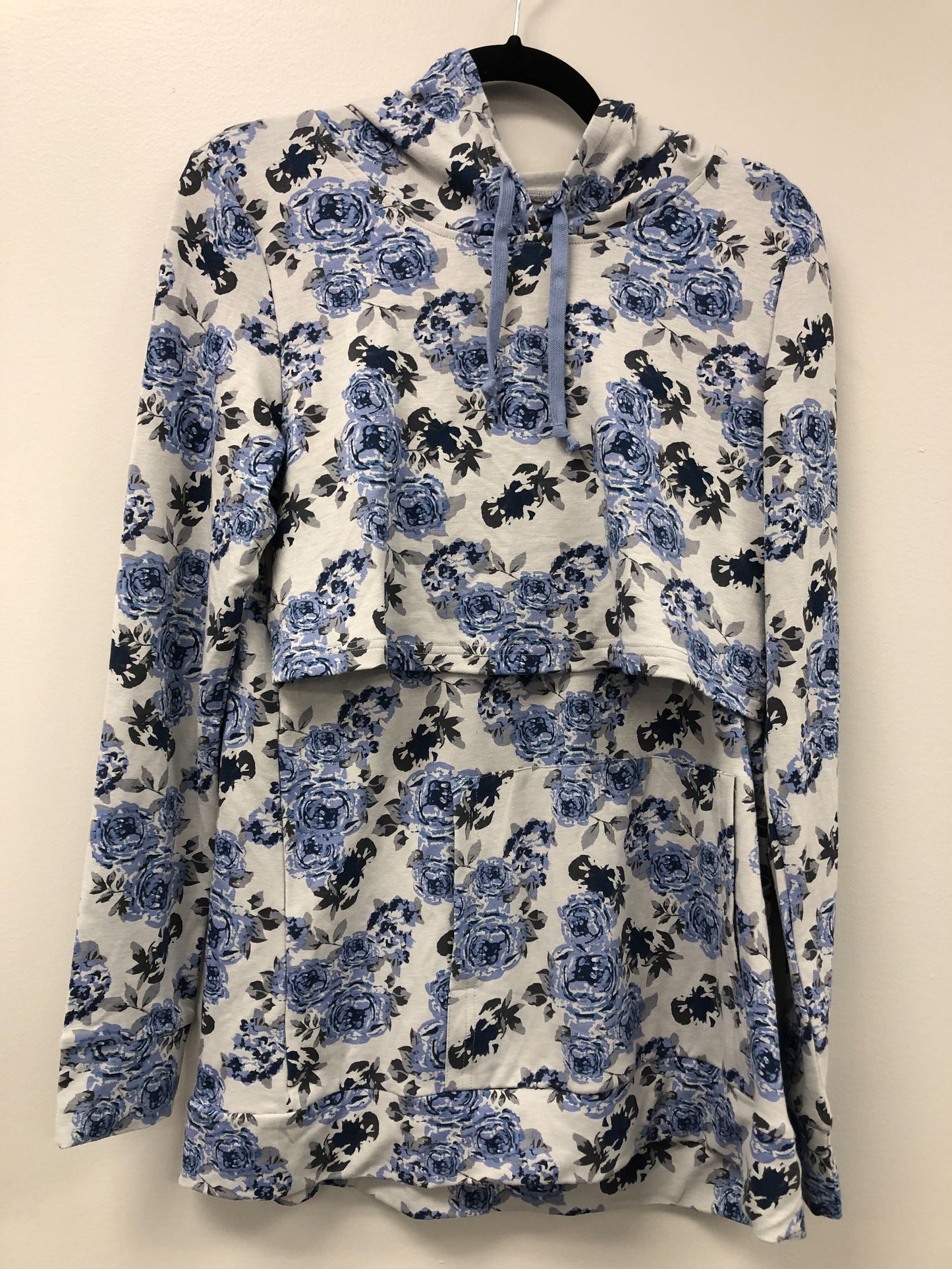 Outlet 5800 - Latched Mama Cloud Nursing Hoodie - Periwinkle Bouquet - Medium