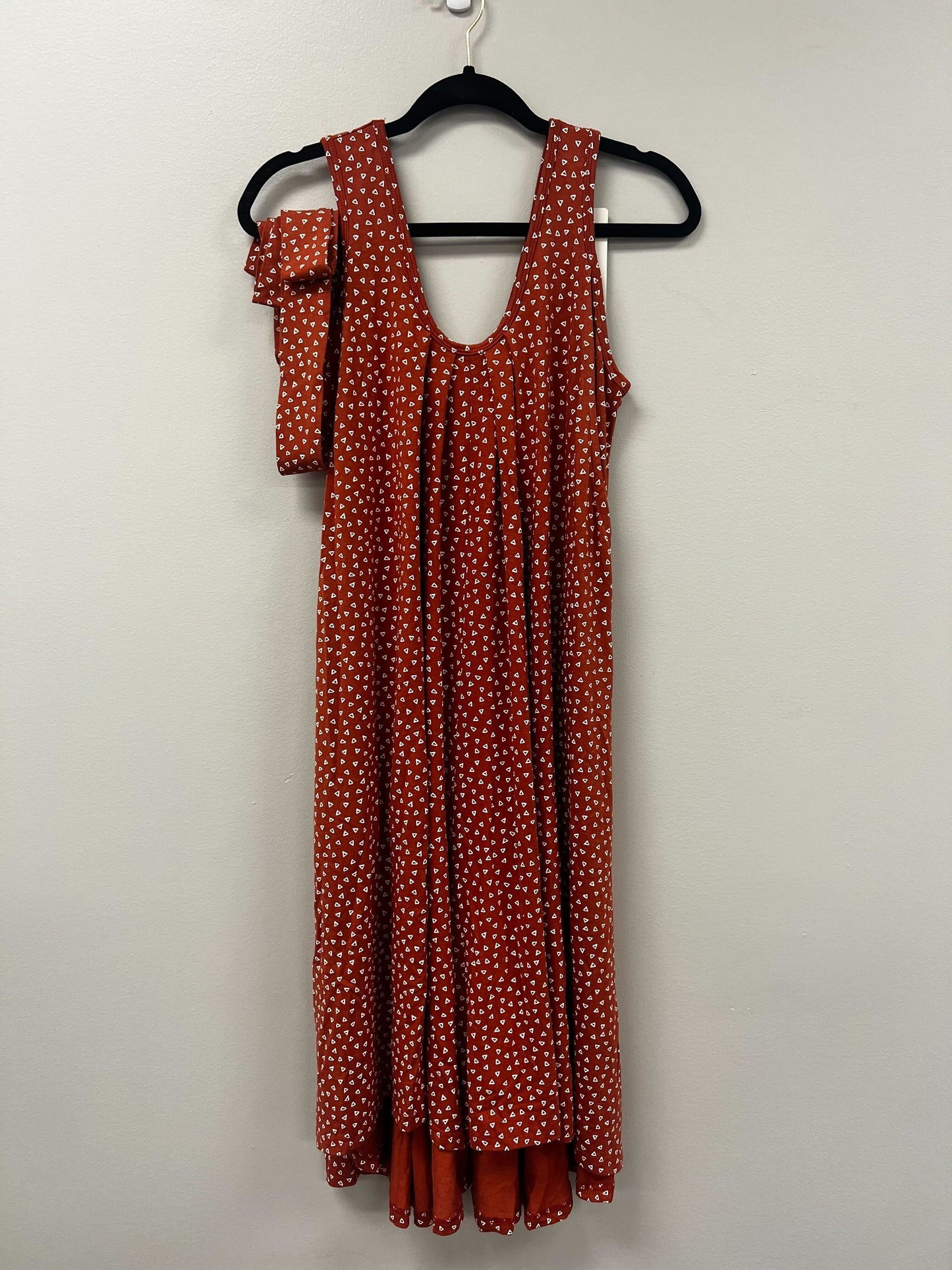 Outlet 5730 - Latched Mama Printed Nursing Romper - Rust Triangles - Standard