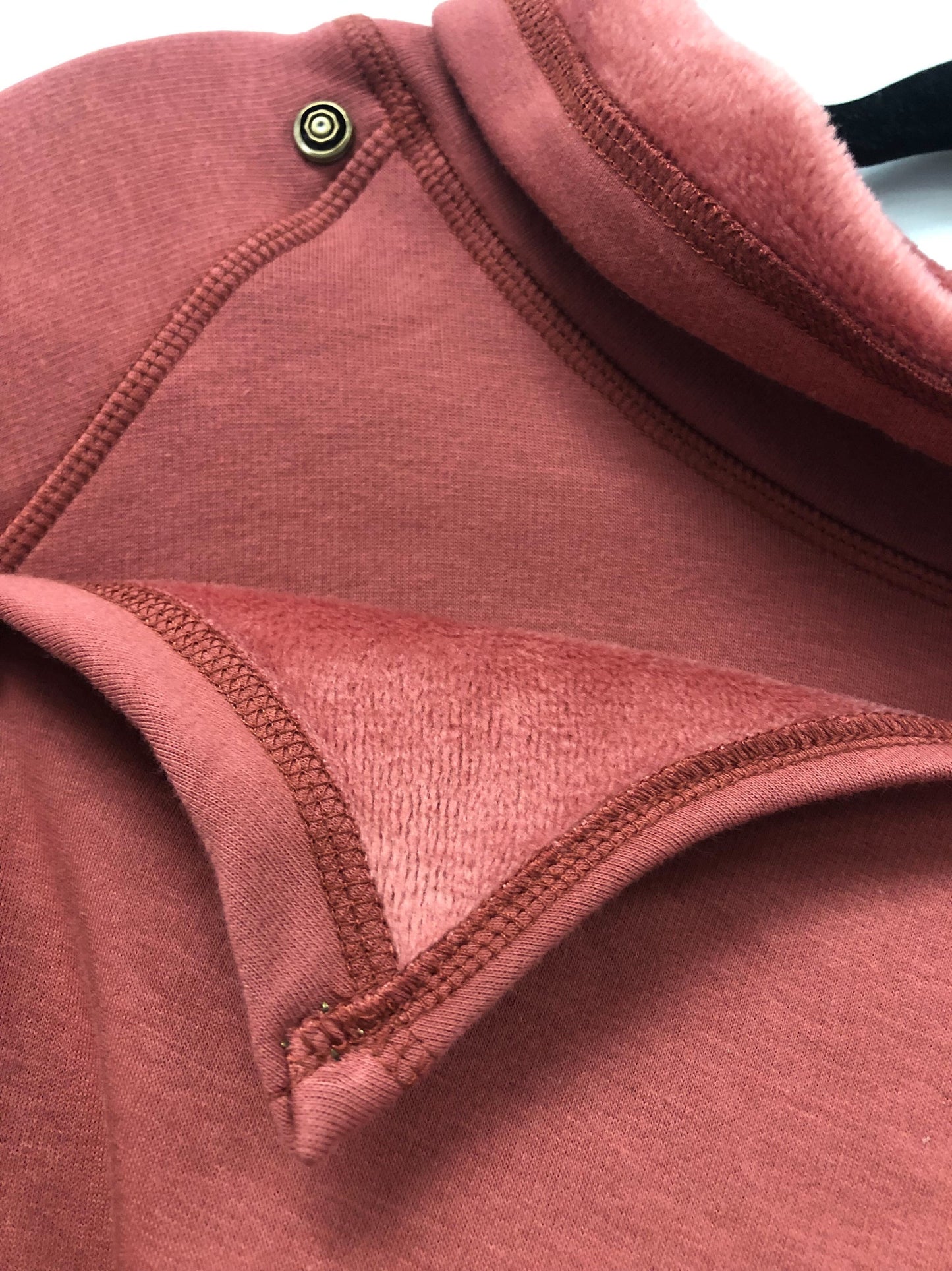 Outlet 5506 - Latched Mama Harbor Snap Nursing Pullover - Rust - Large