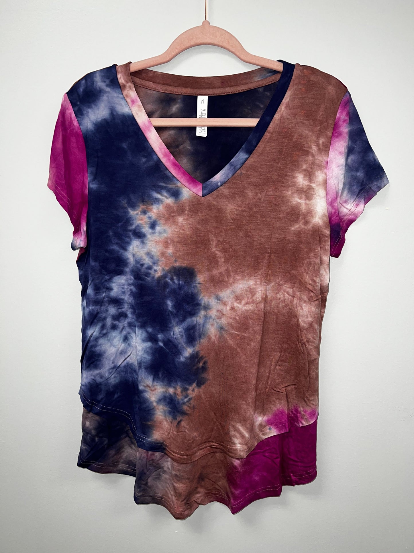 Outlet 5699 - Printed V-Neck Boyfriend Nursing Tee - Blue/Brown/Pink Tie Dye - Medium