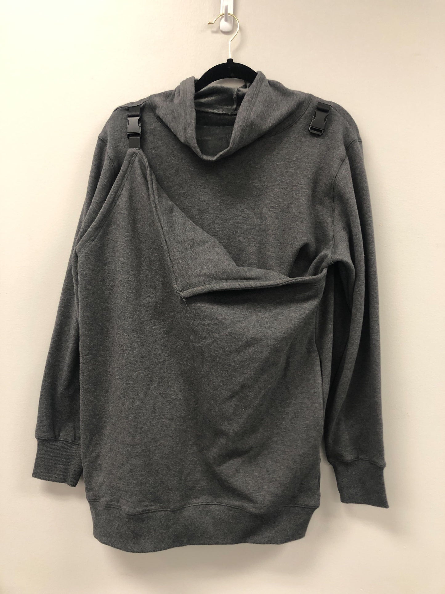 Outlet 5841 - Latched Mama Buckle & Go Babywearing Pullover - Charcoal - Medium