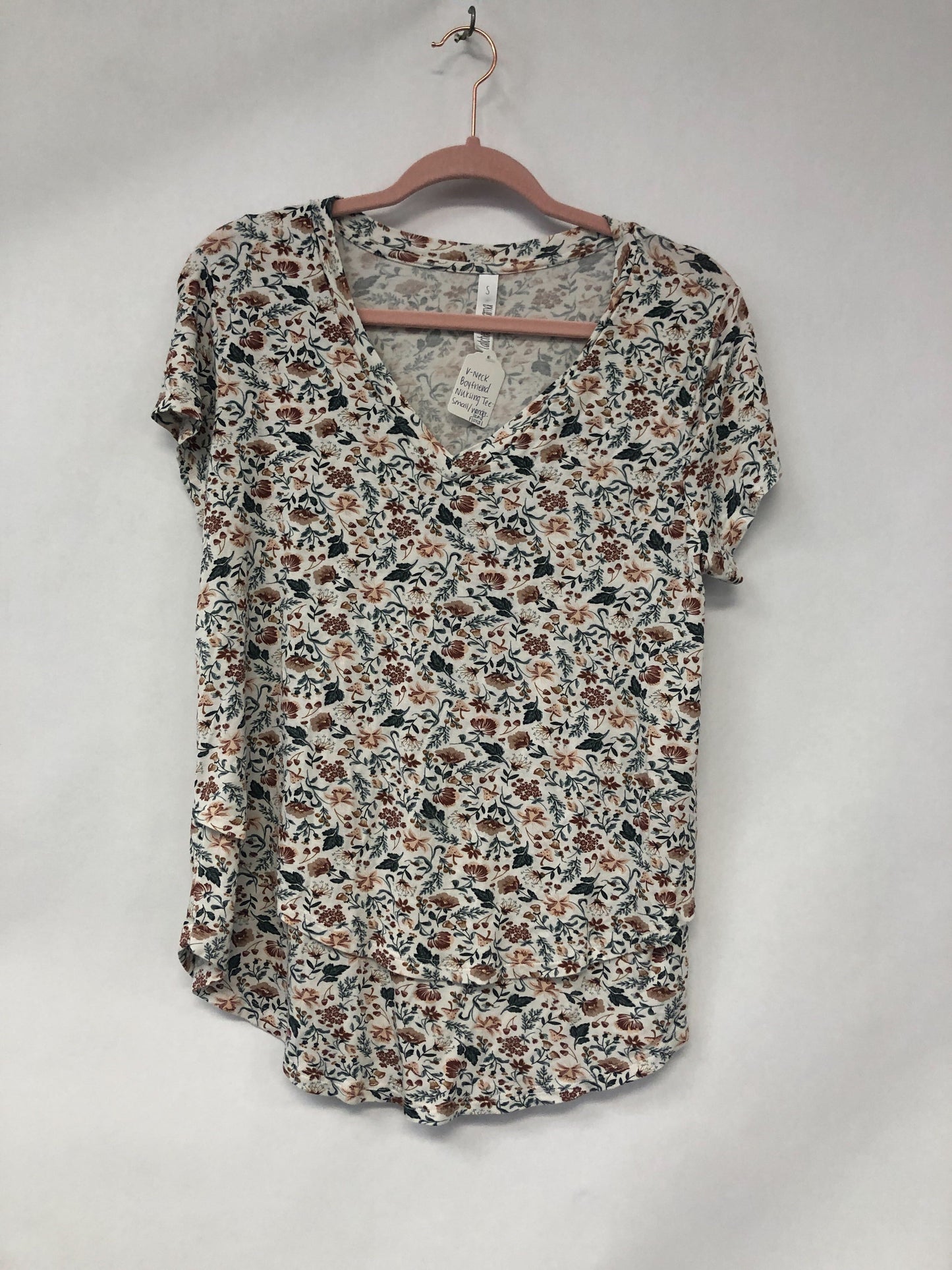 Outlet 6113 - Printed V-Neck Boyfriend Nursing Tee - Wonderland Floral - Small