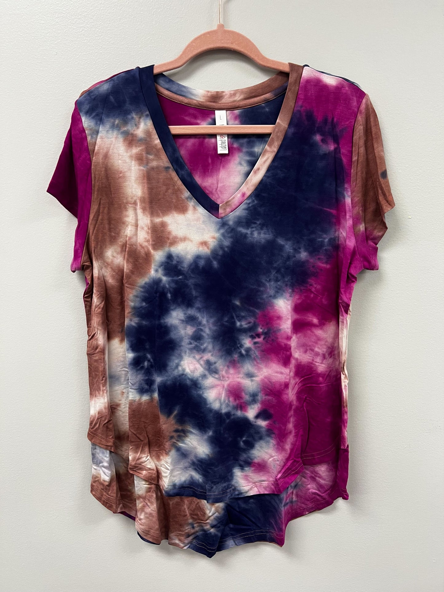 Outlet 5704 - Printed V-Neck Boyfriend Nursing Tee - Blue/Brown/Pink Tie Dye - Large