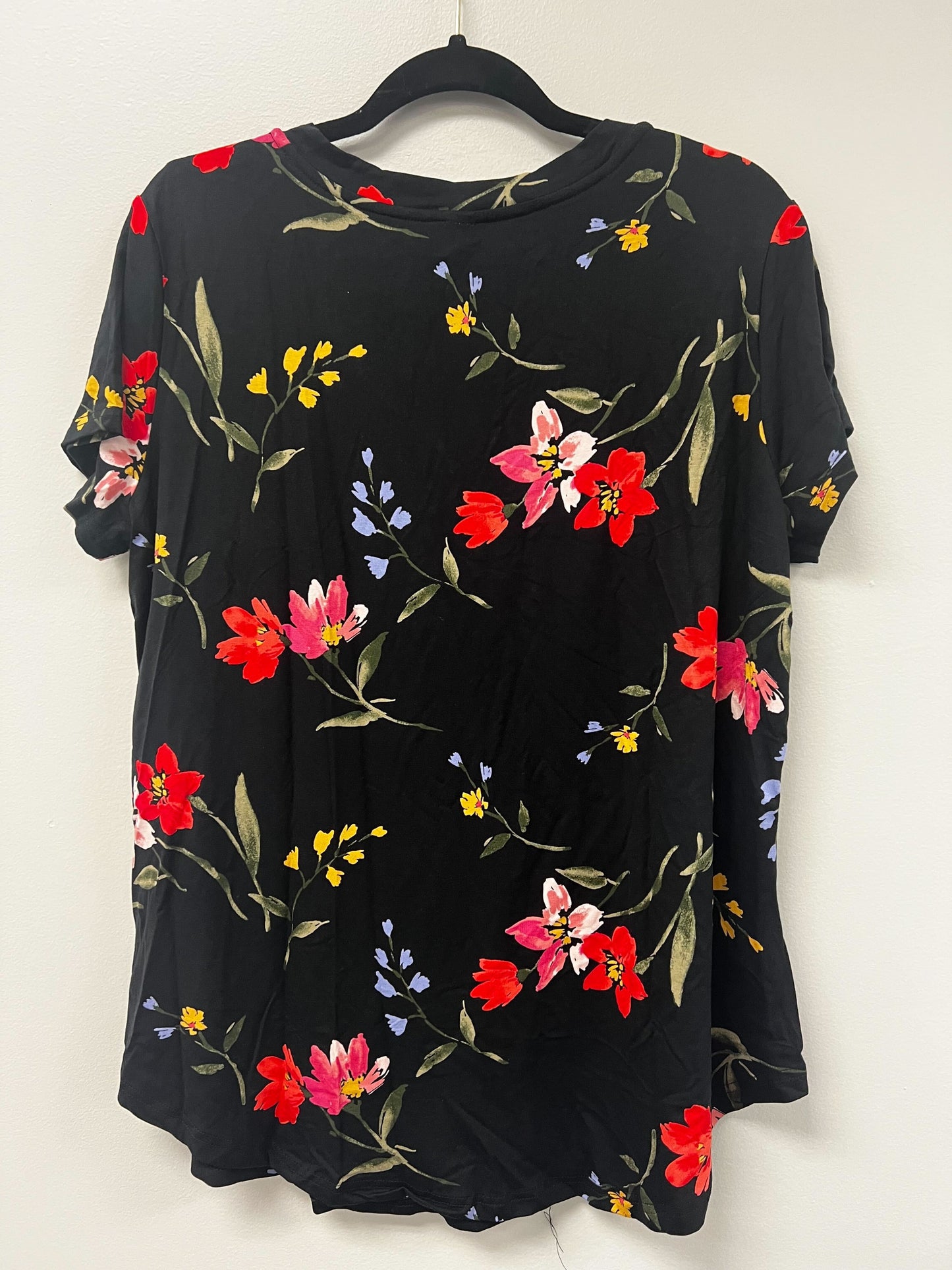 Outlet 6007 - Printed V-Neck Boyfriend Nursing Tee - Vibrant Black Floral - Extra Large