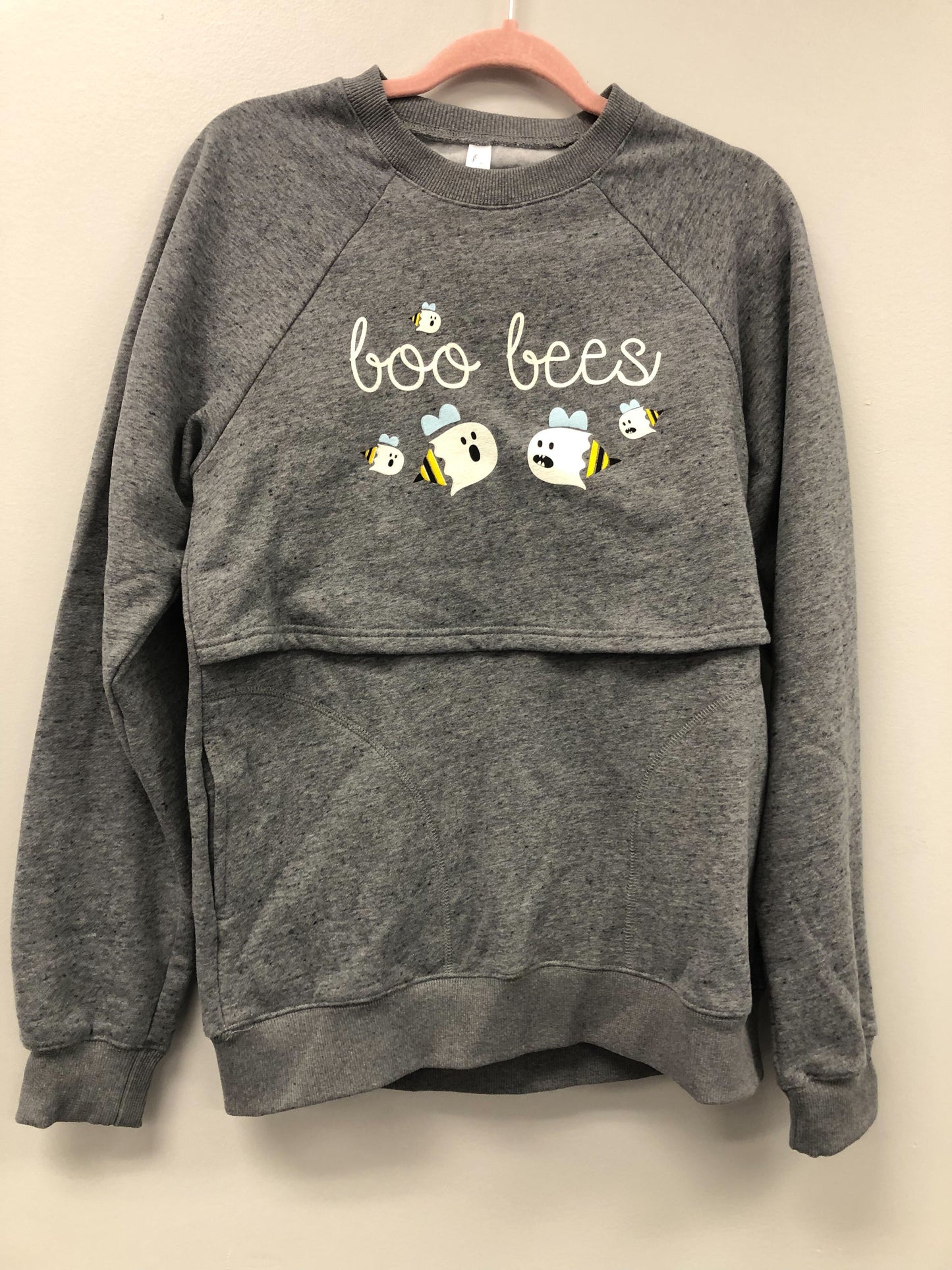 Outlet 5946 - Latched Mama Deluxe Crewneck Nursing Pullover - Glow Boo-Bees - XS/S