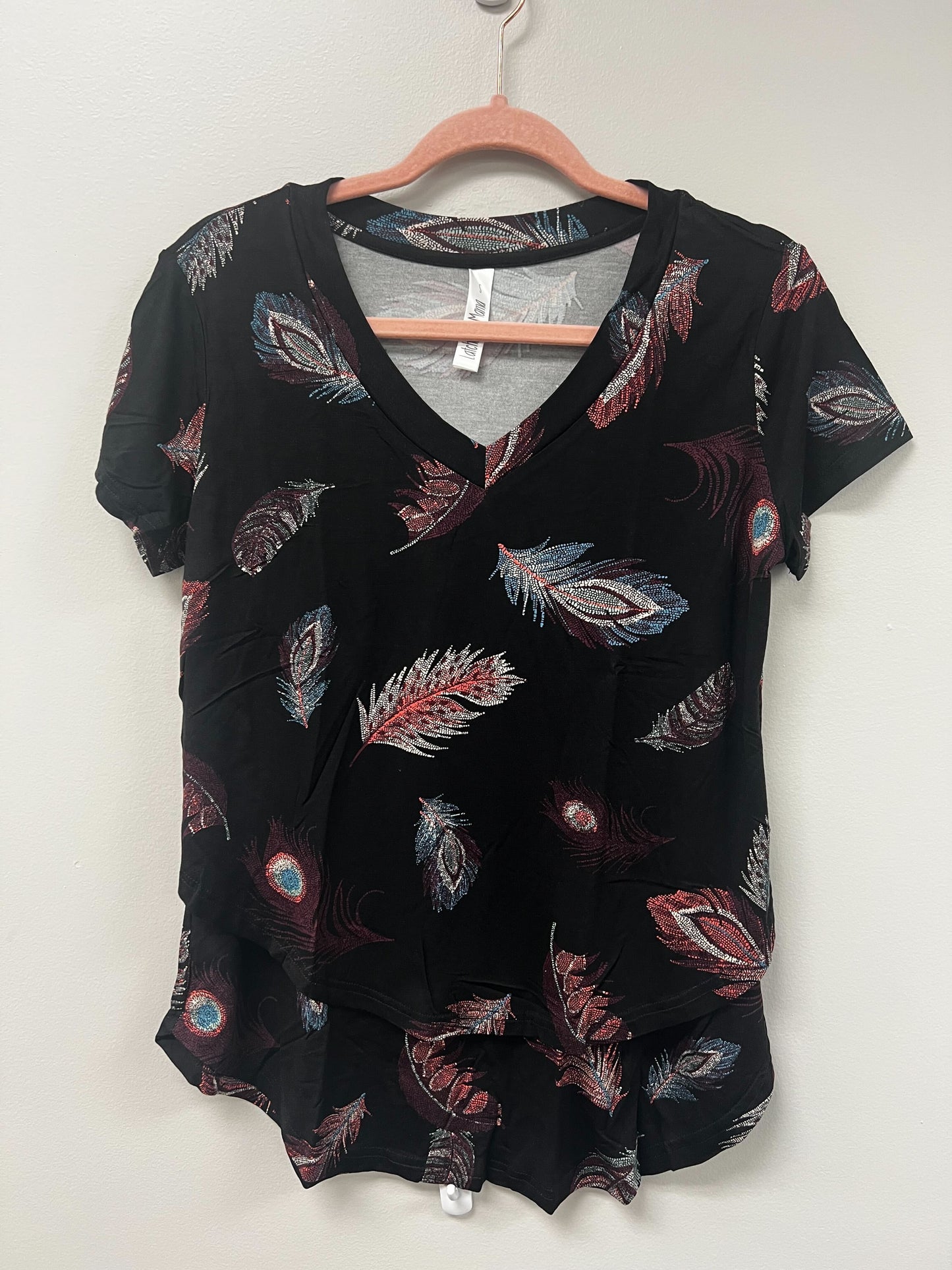 Outlet 6005 - Printed V-Neck Boyfriend Nursing Tee - Onyx Plume - Small