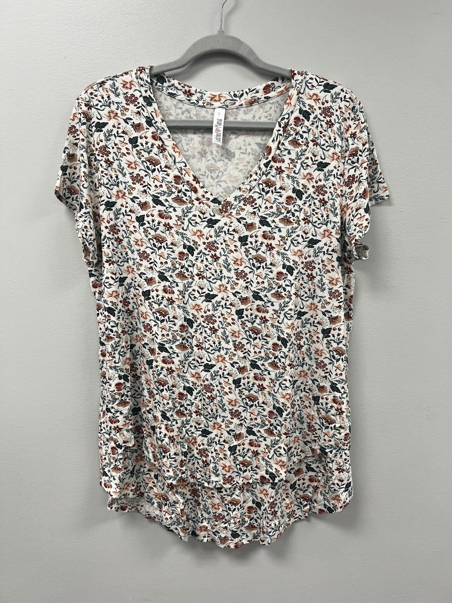 Outlet 5722 - Printed V-Neck Boyfriend Nursing Tee - Wonderland Floral - Large