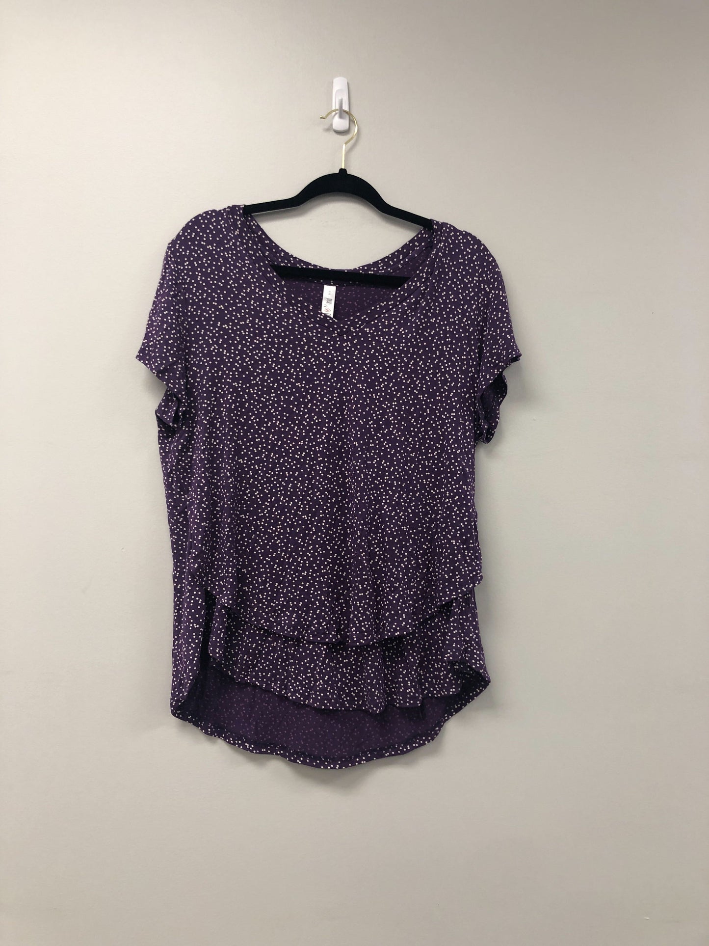 Outlet 5596 - Printed V-Neck Boyfriend Nursing Tee - Purple Dots - 1X