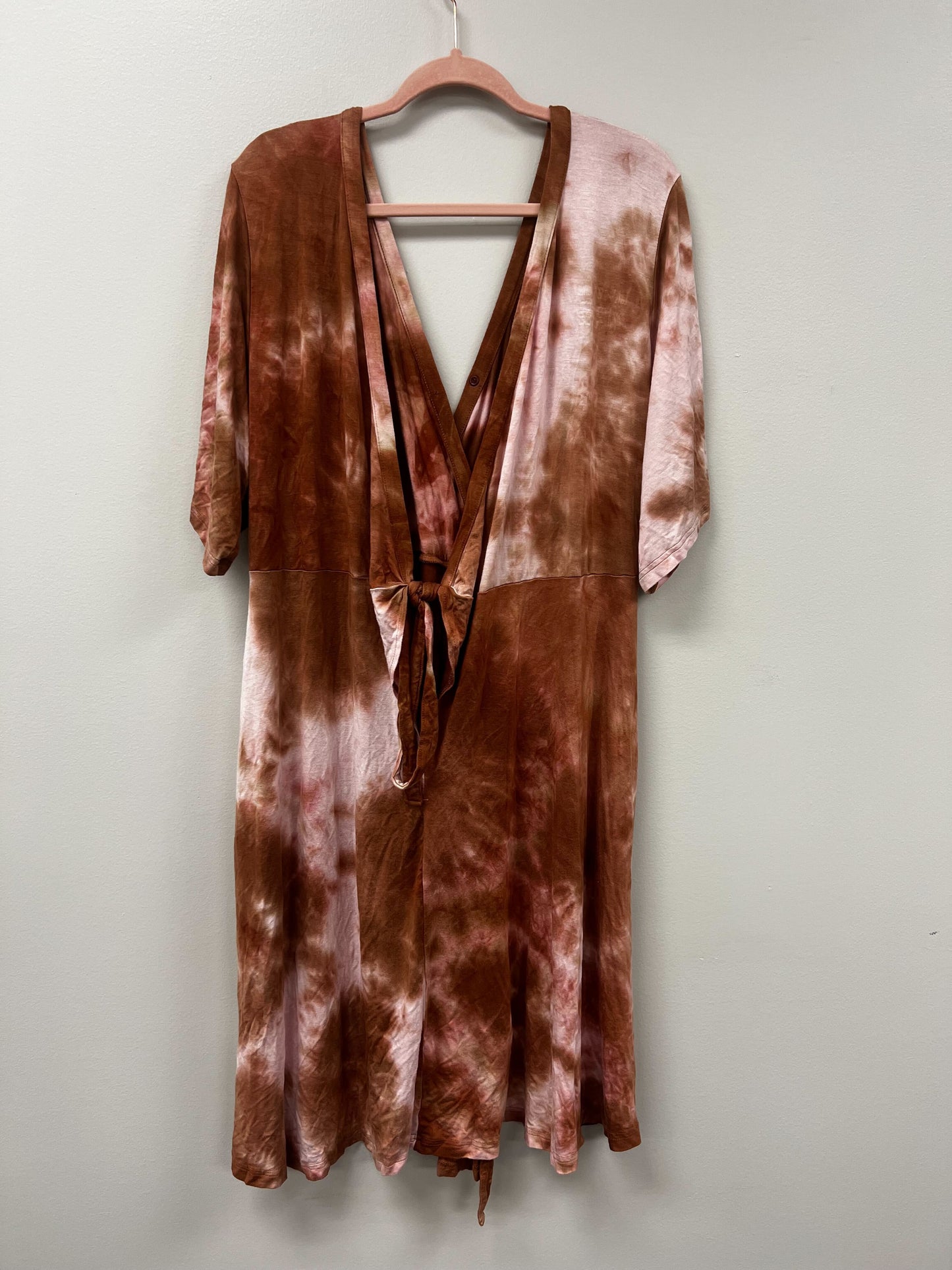 Outlet 5711 - Latched Mama Labor & Postpartum Wrap Dress - Rust Tie Dye - 2X