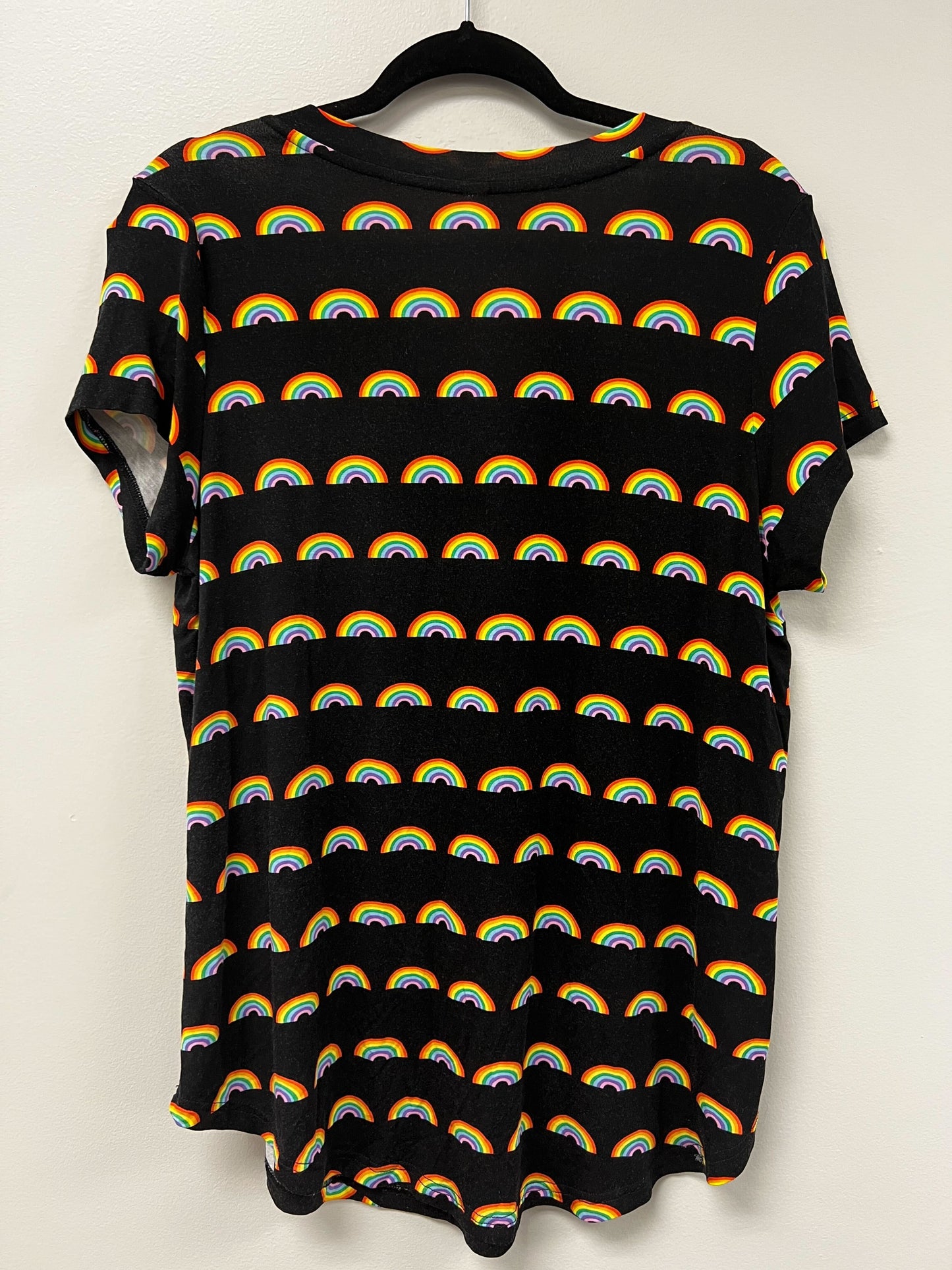 Outlet 6017 - Printed V-Neck Boyfriend Nursing Tee - Rainbow - Large