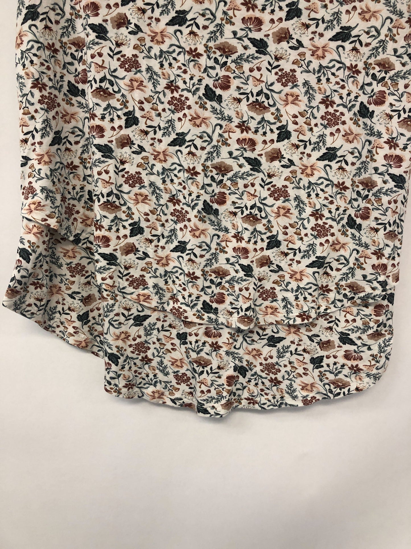 Outlet 6113 - Printed V-Neck Boyfriend Nursing Tee - Wonderland Floral - Small