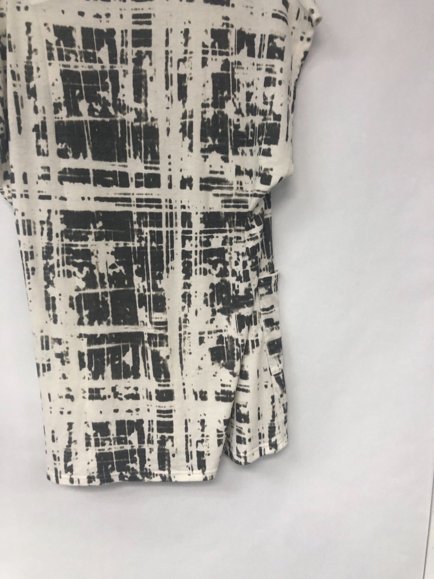 Outlet 6223 - Latched Mama Nest Nursing Tunic - Abstract Slate - Medium