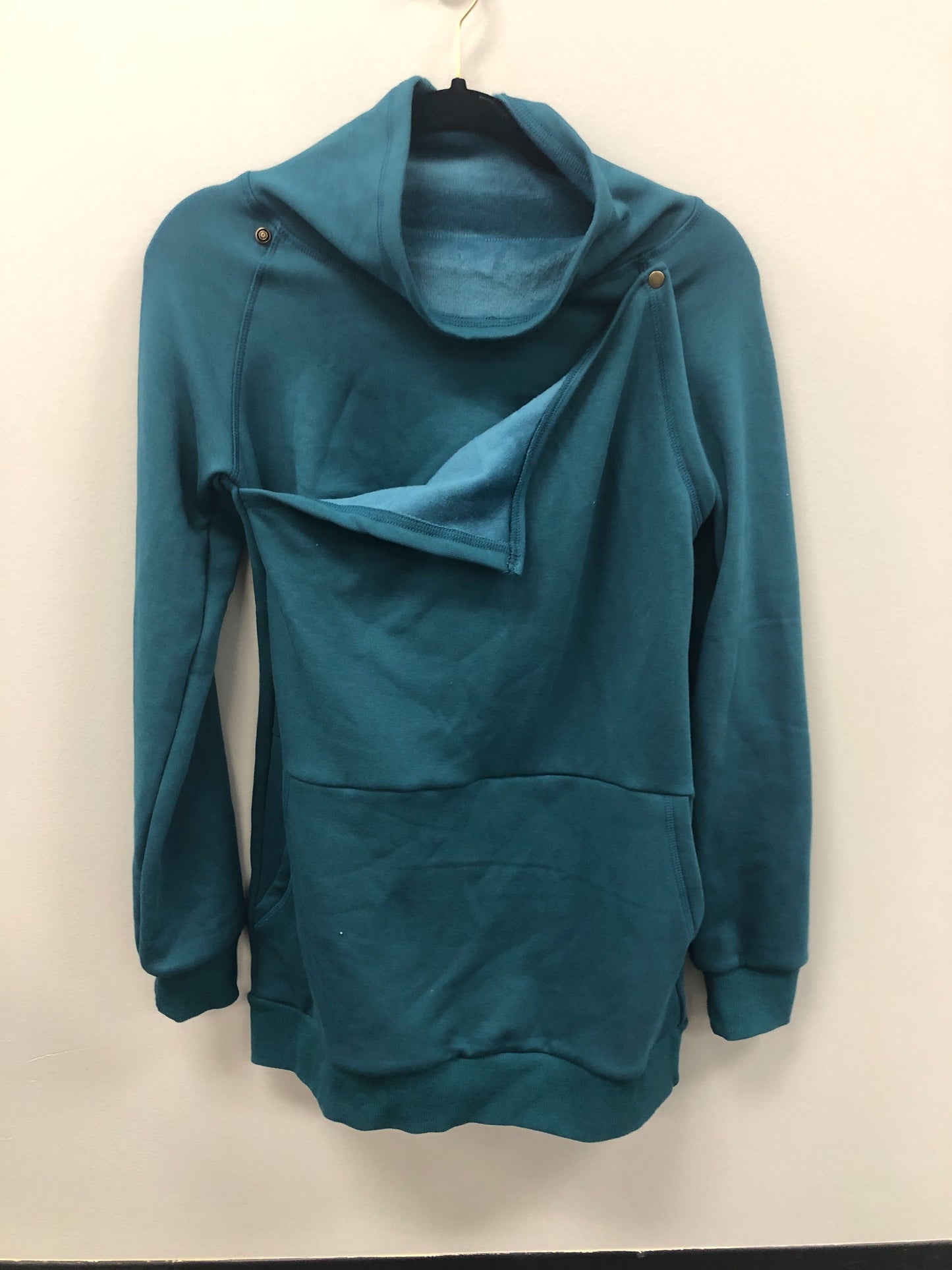 Outlet 5747 - Latched Mama Harbor Snap Nursing Pullover - Peacock - Small