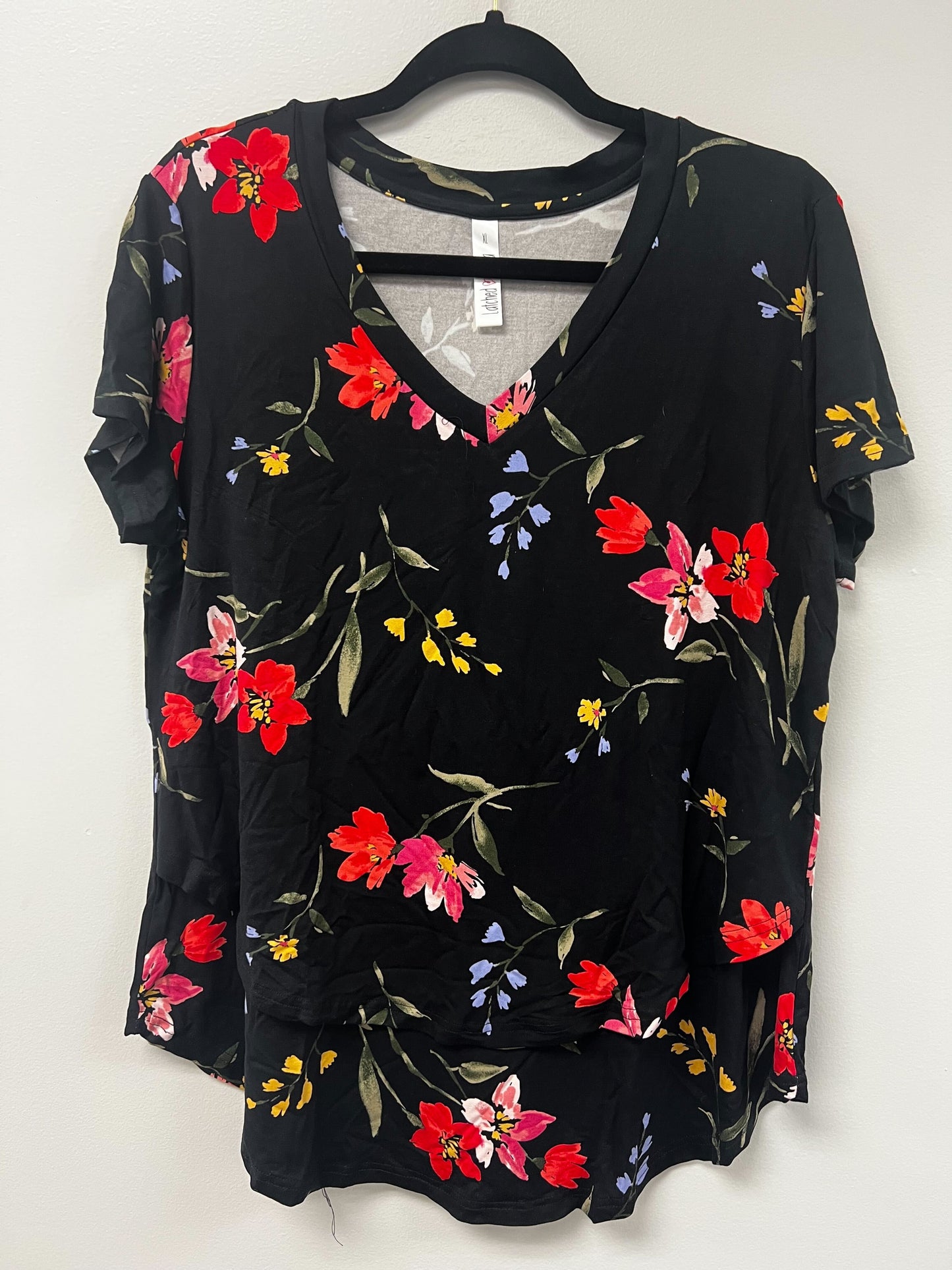 Outlet 6007 - Printed V-Neck Boyfriend Nursing Tee - Vibrant Black Floral - Extra Large