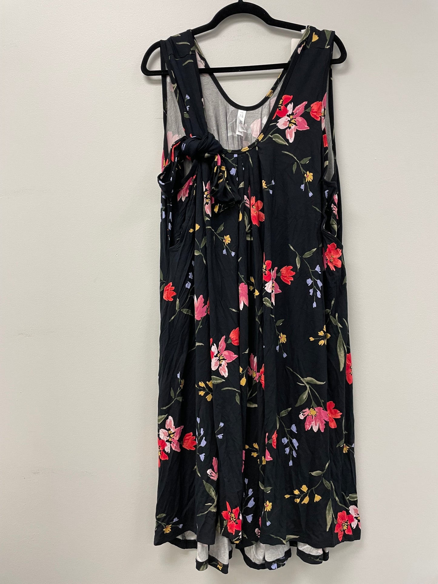 Outlet 5782 - Latched Mama Printed Nursing Romper - Vibrant Black Floral - Plus