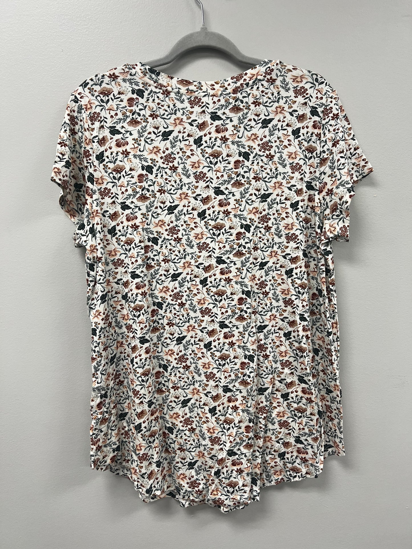 Outlet 5722 - Printed V-Neck Boyfriend Nursing Tee - Wonderland Floral - Large