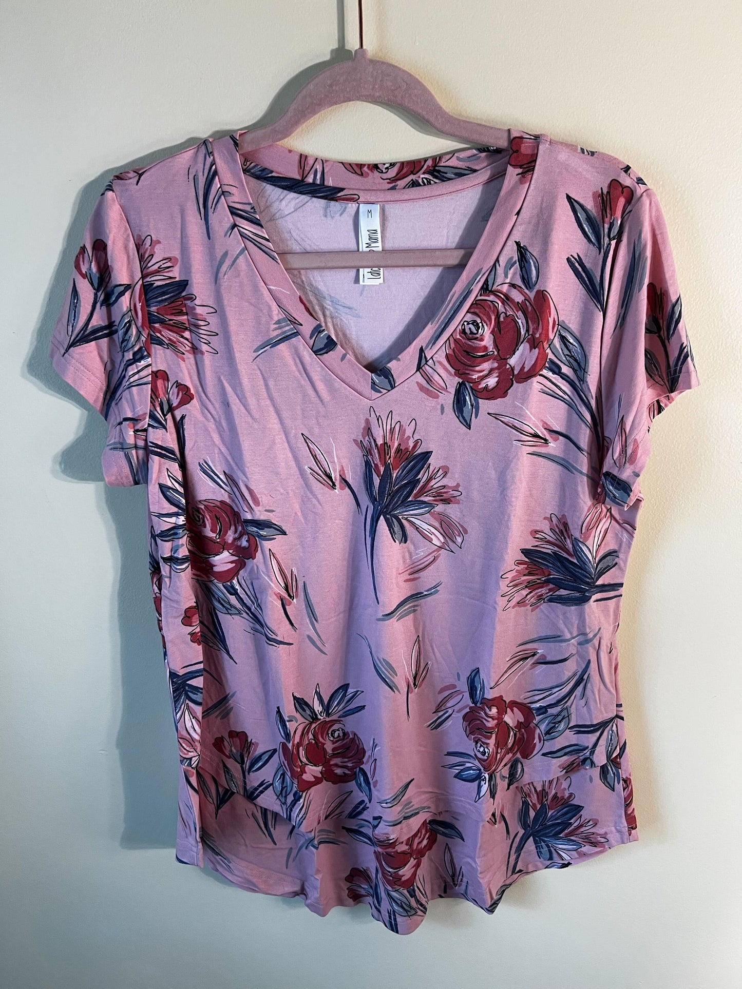 Outlet 5769 - Printed V-Neck Boyfriend Nursing Tee - Crepe Bouquet - Medium