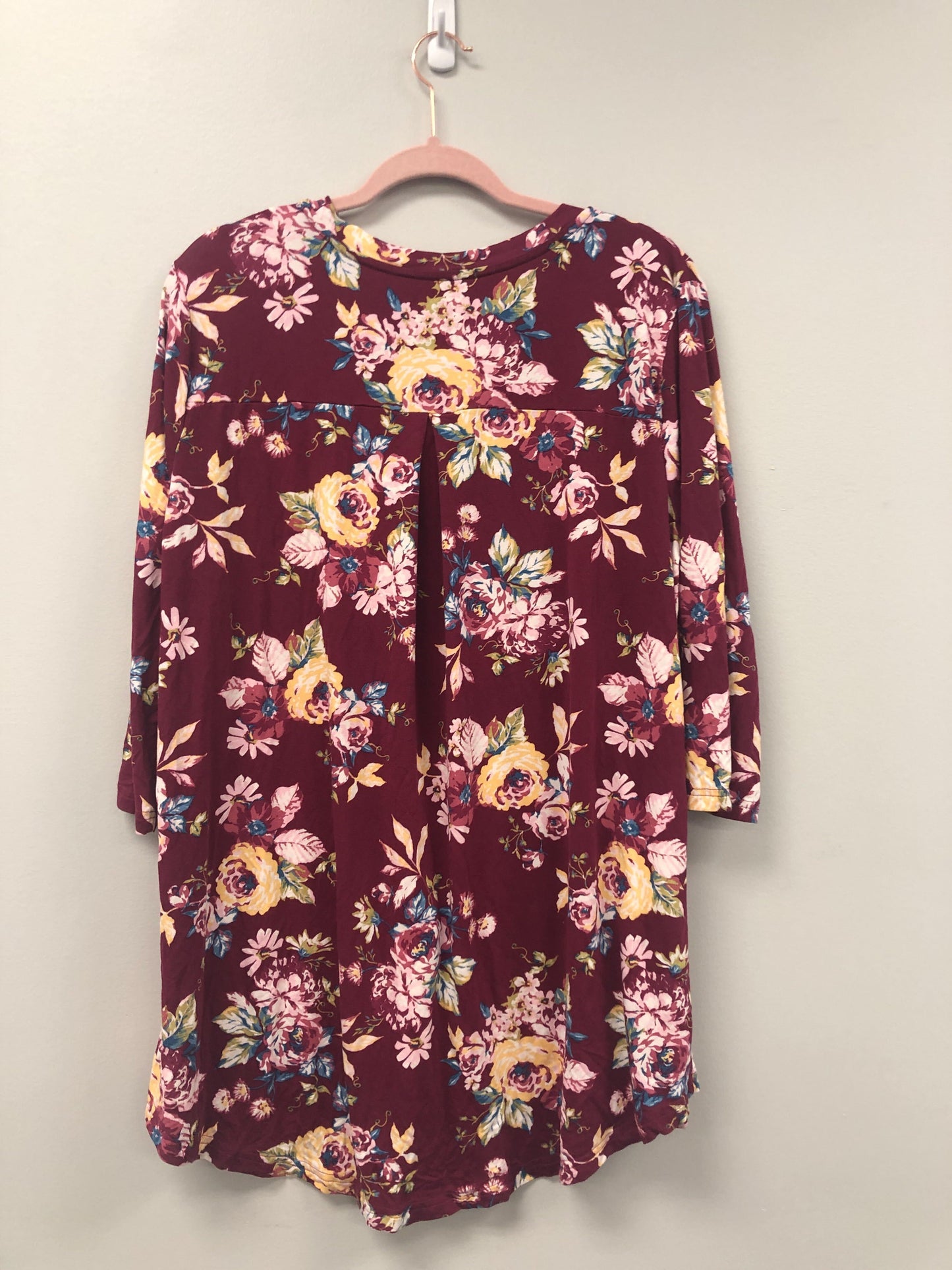Outlet 5656 - Latched Mama 3/4 Sleeve Scoop Neck Nursing Top 2.0 - Raspberry Floral - 2X