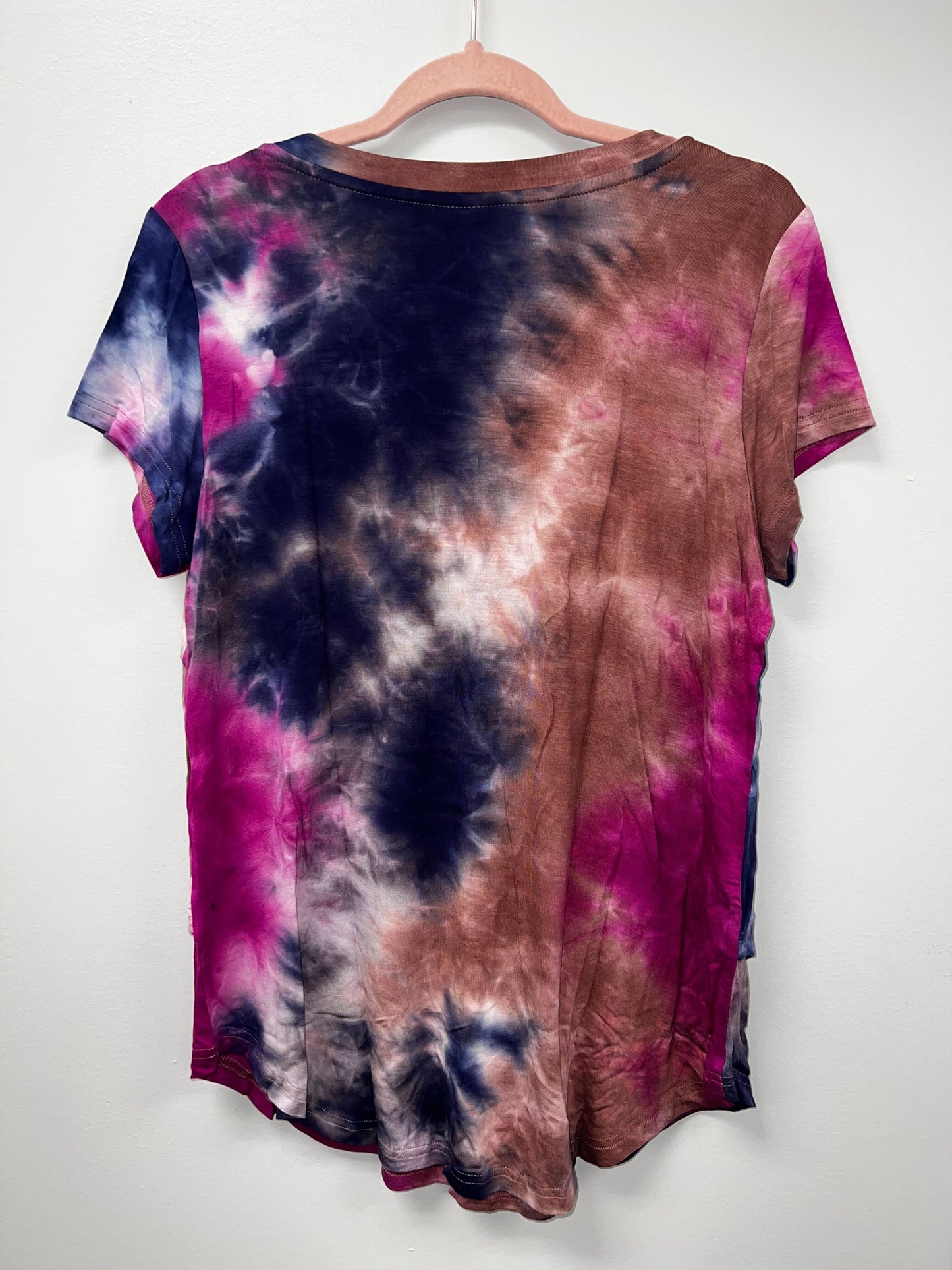 Outlet 5699 - Printed V-Neck Boyfriend Nursing Tee - Blue/Brown/Pink Tie Dye - Medium