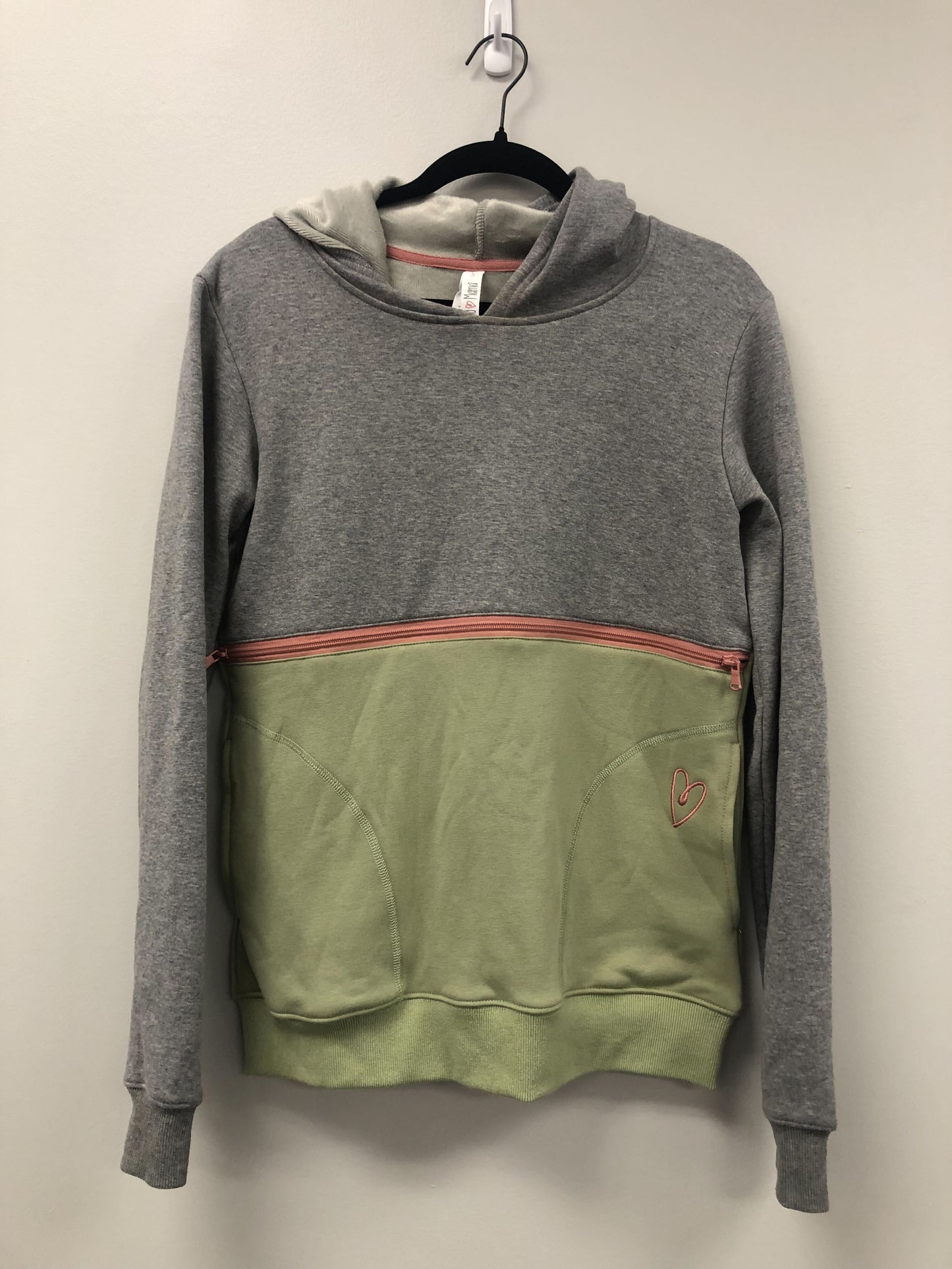 Outlet 5510 - Latched Mama Trailblazer Nursing Hoodie - Heather Grey/ Fern - Small