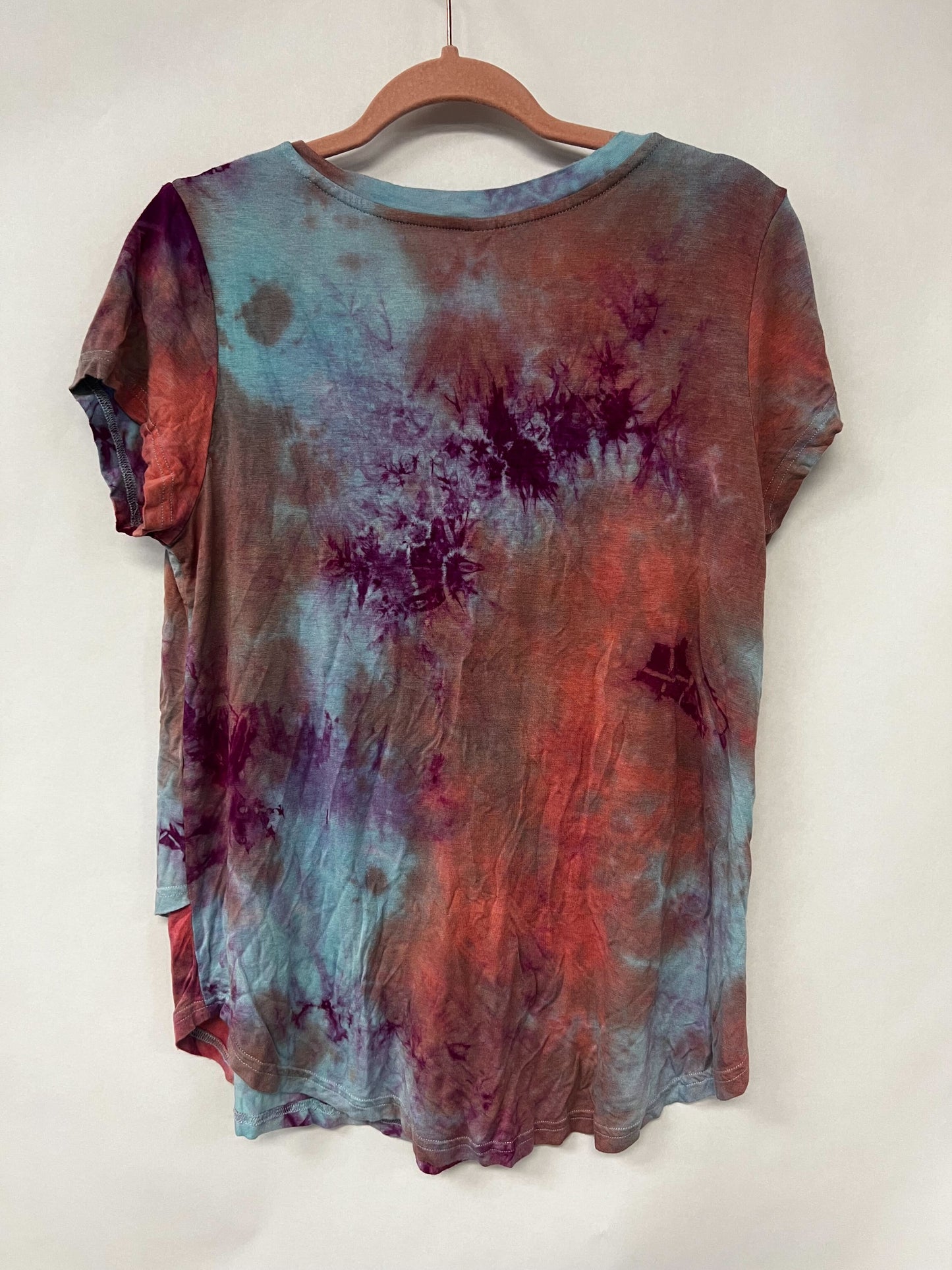 Outlet 6132 - Printed V-Neck Boyfriend Nursing Tee - Vibrant Sunset - Medium