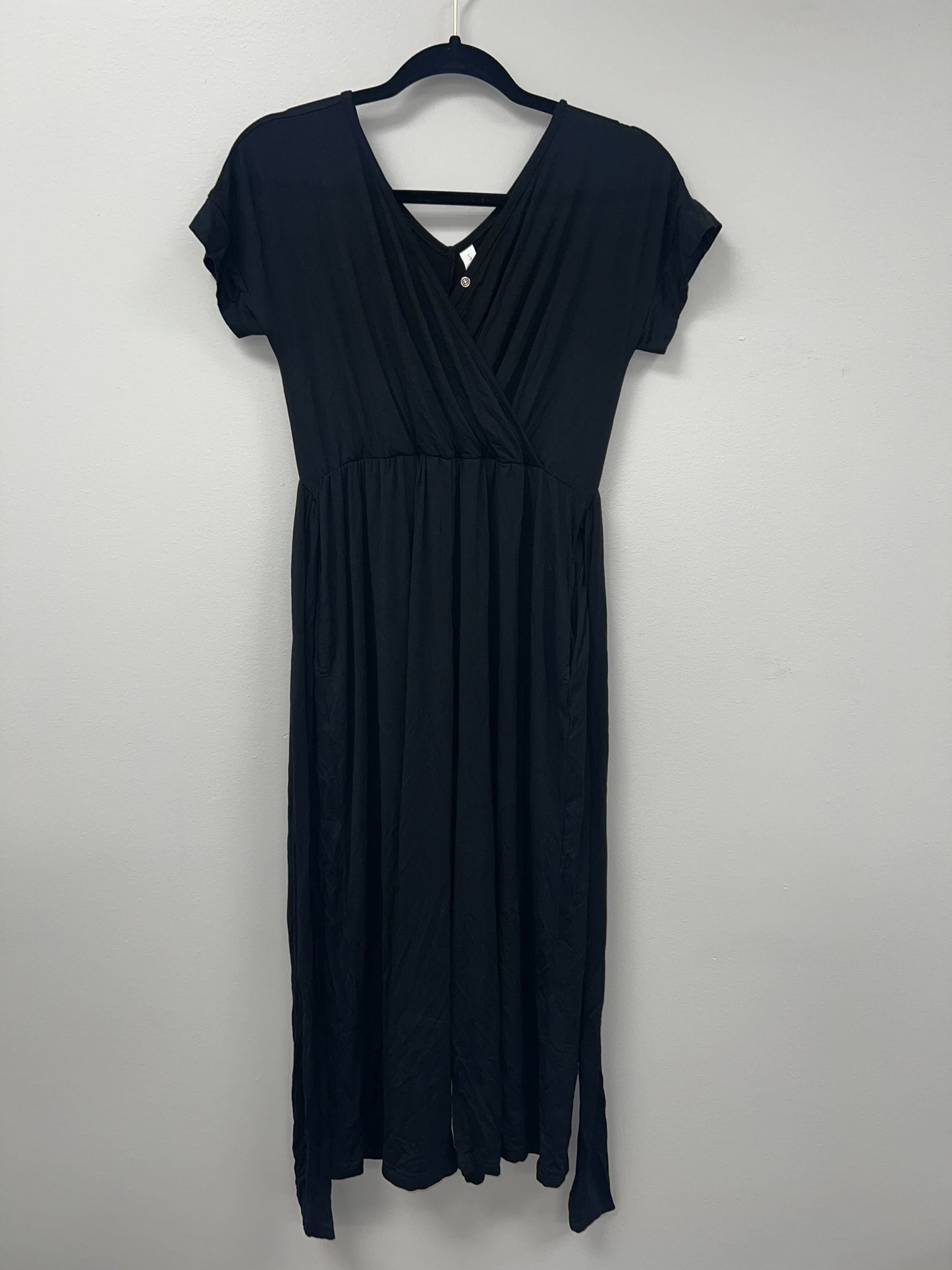 Outlet 5686 - Latched Mama V-Neck Nursing Jumpsuit - Black - Small