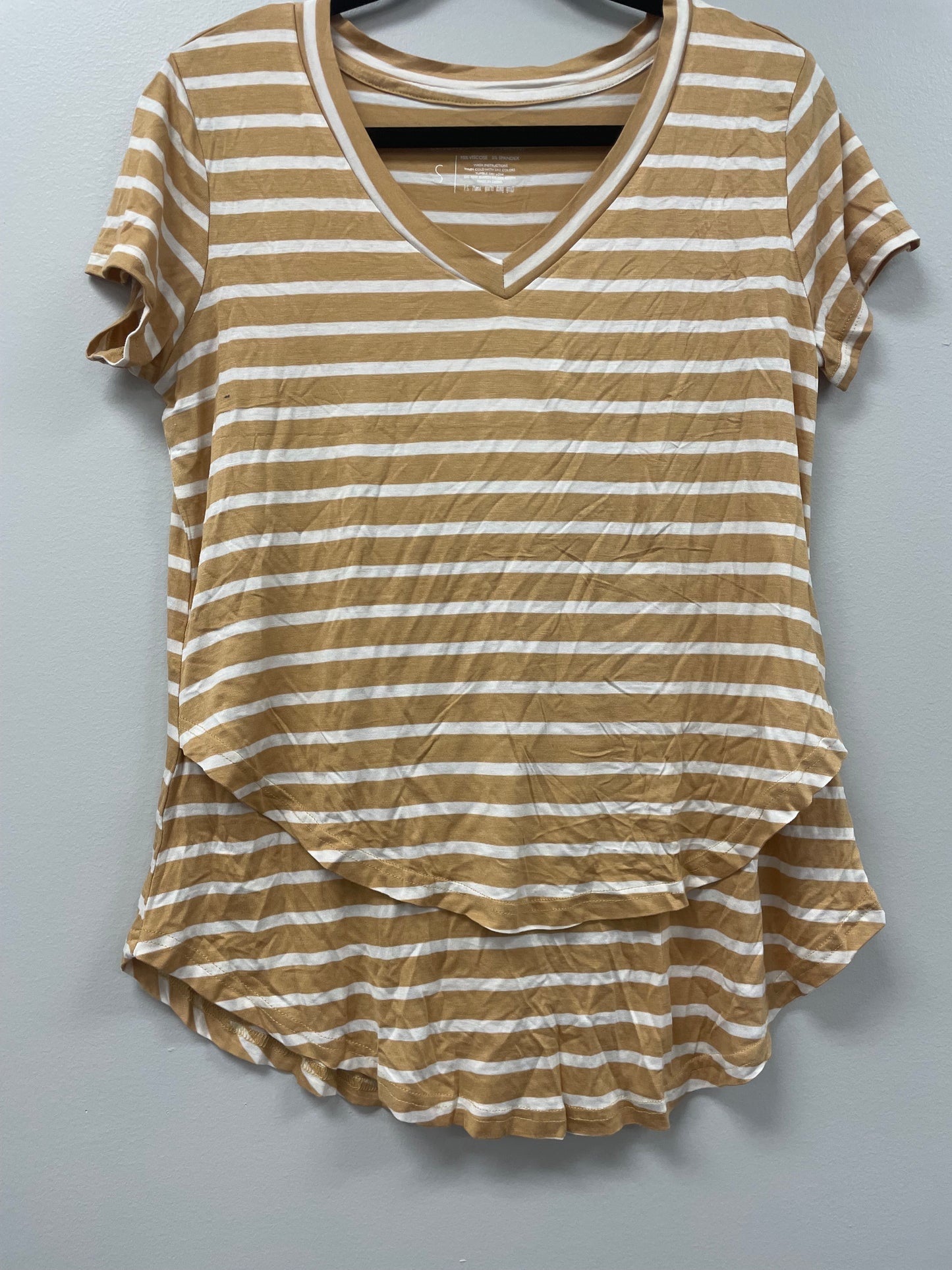 Outlet 5583 - Printed V-Neck Boyfriend Nursing Tee - Mustard Stripe - Small