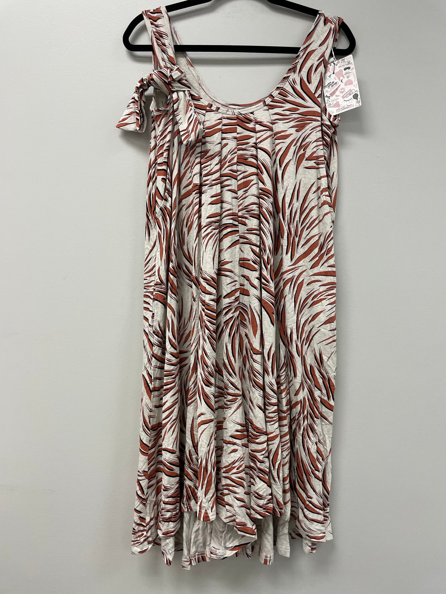 Outlet 5780 - Latched Mama Printed Nursing Romper - Copper/Black Leaf - Petite