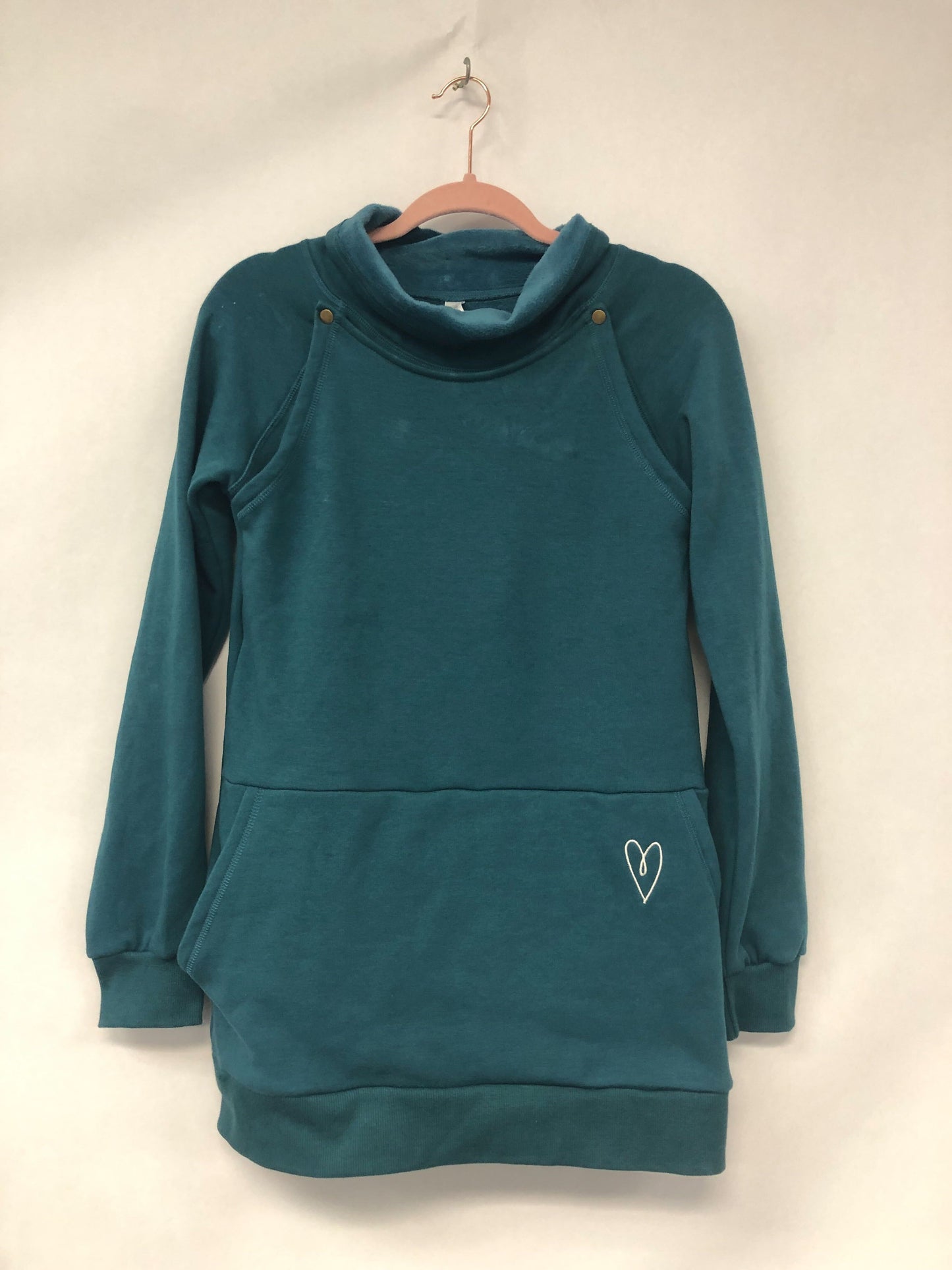 Outlet 6082 - Latched Mama Embroidered Harbor Snap Nursing Pullover - Peacock - Small