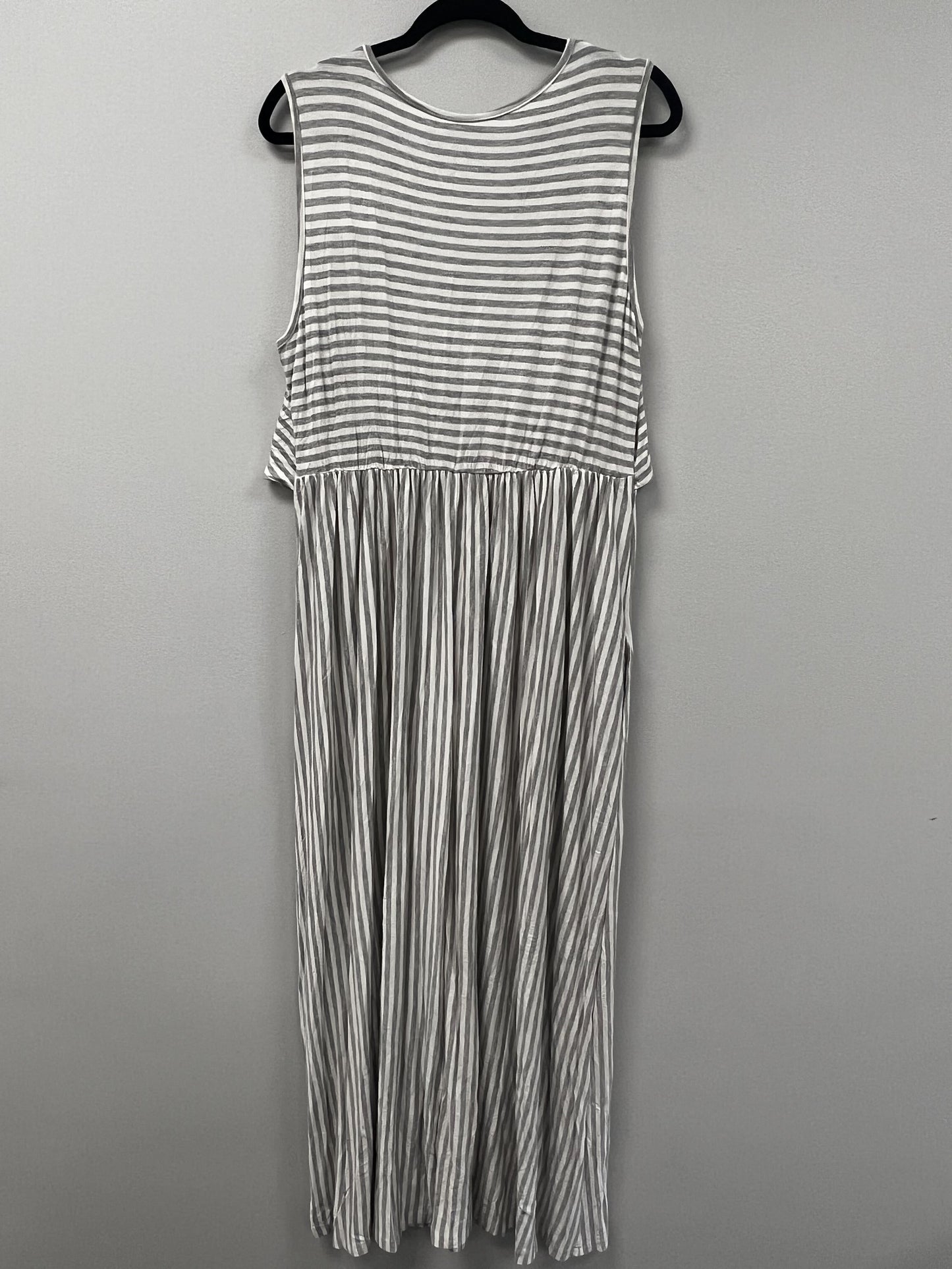Outlet 5908 - Latched Mama Boardwalk Nursing Maxi - Heather Grey Stripe - 1X