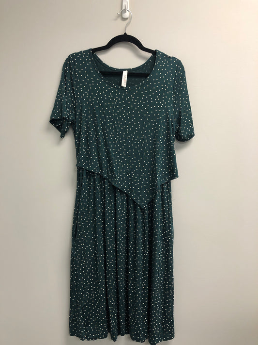 Outlet 6973 - Latched Mama Essential Boardwalk Nursing Dress - Forest Green Dots - Large