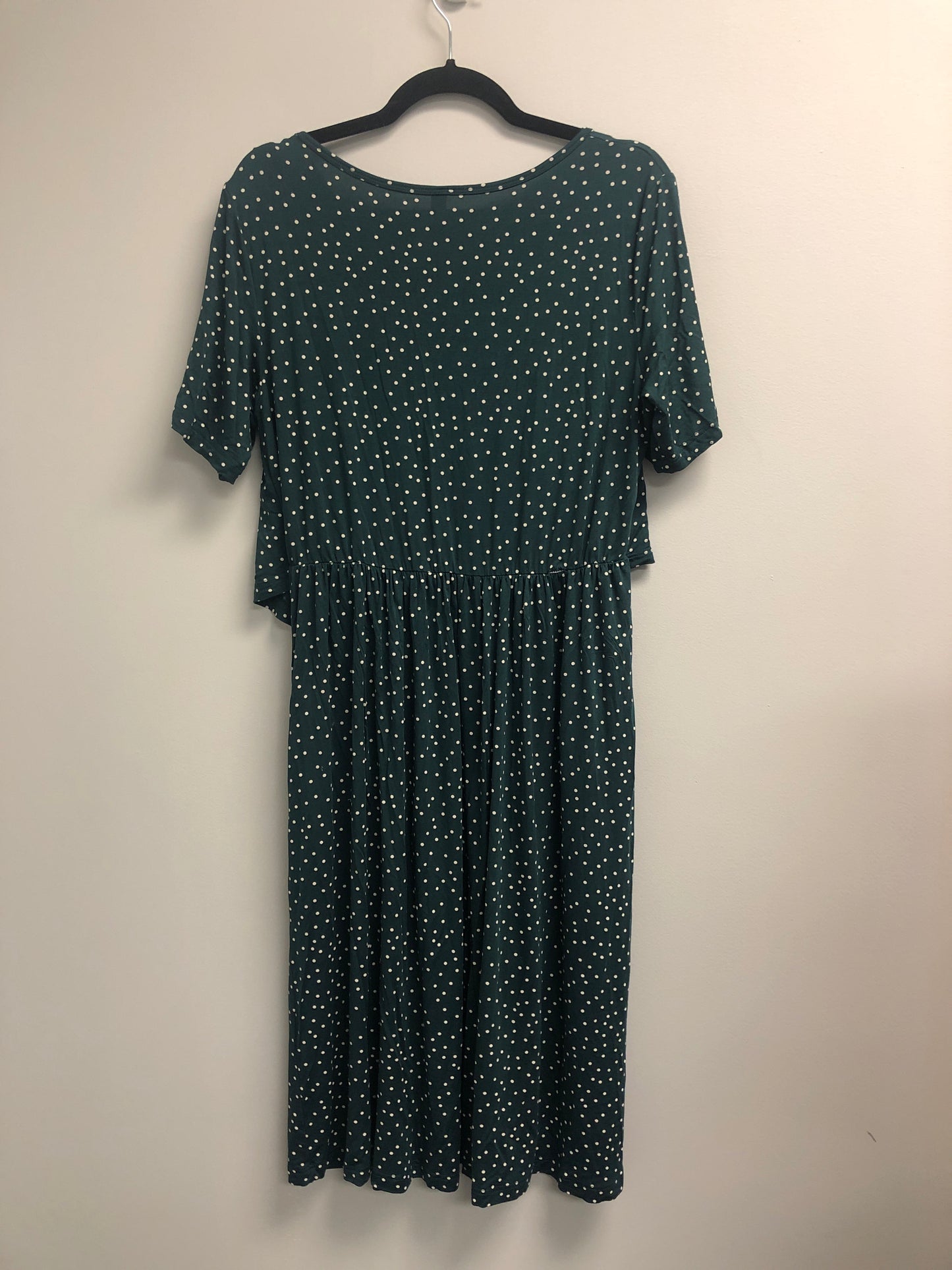 Outlet 7126 - Latched Mama Essential Boardwalk Nursing Dress - Forest Green Dots - Extra Large