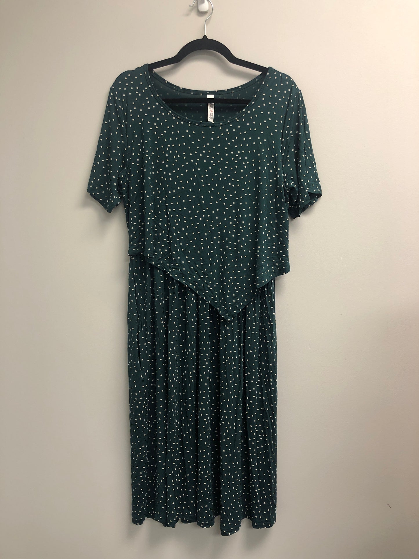 Outlet 7126 - Latched Mama Essential Boardwalk Nursing Dress - Forest Green Dots - Extra Large