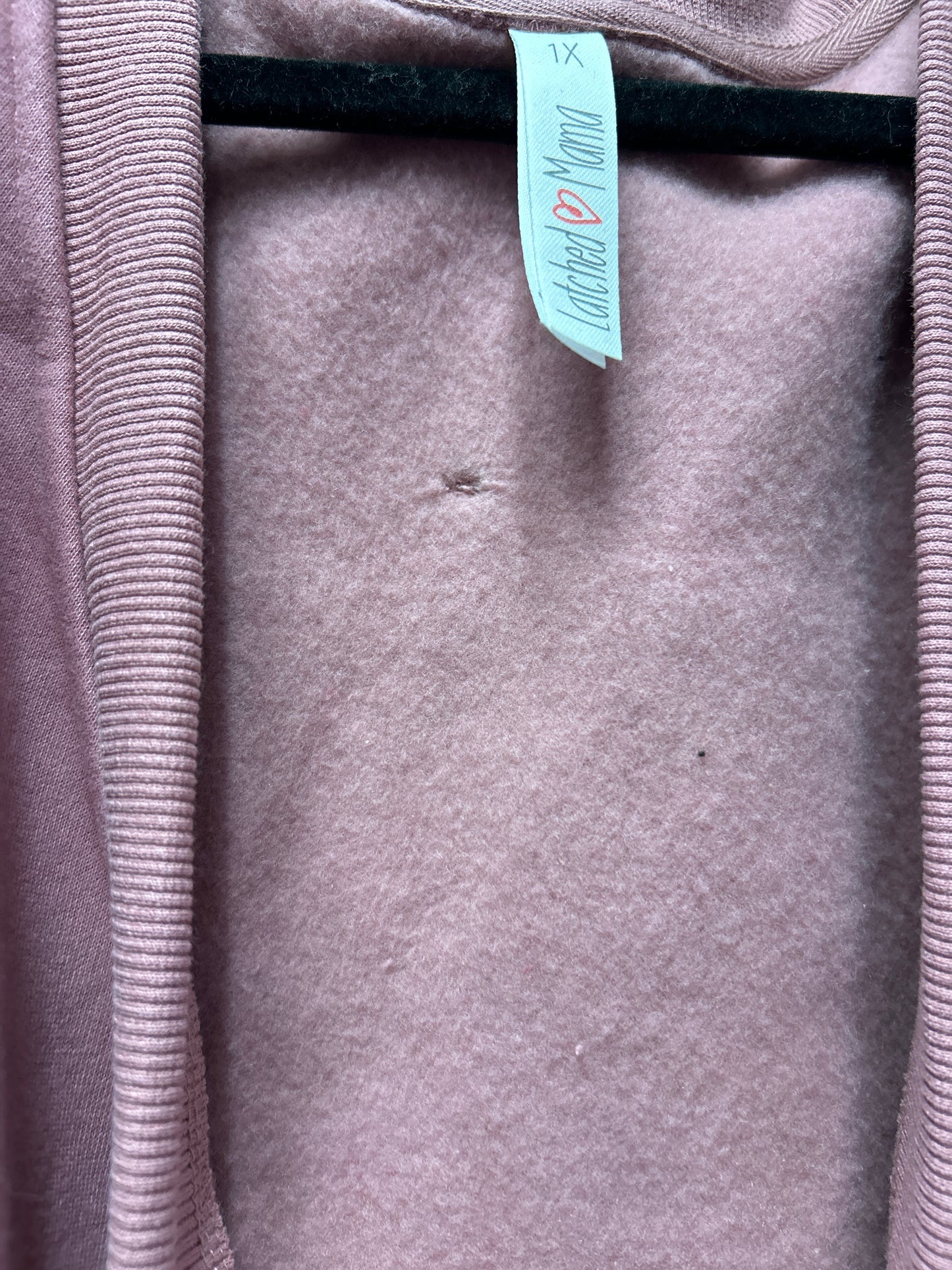 Outlet 7268 - Latched Mama 635 Nest Nursing Wrap - BERRY - 1X