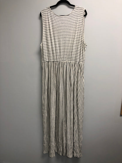 Outlet 7154 - Latched Mama Boardwalk Nursing Maxi - Heather Grey Stripe - 3X