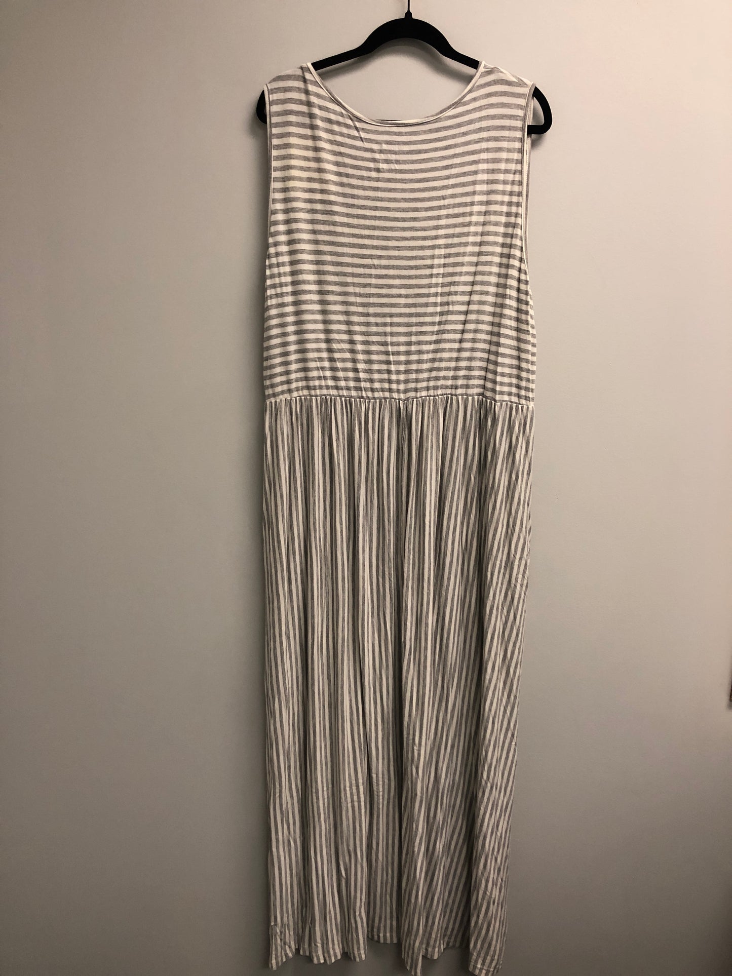 Outlet 7028 - Latched Mama Boardwalk Nursing Maxi - Heather Grey Stripe - 3X