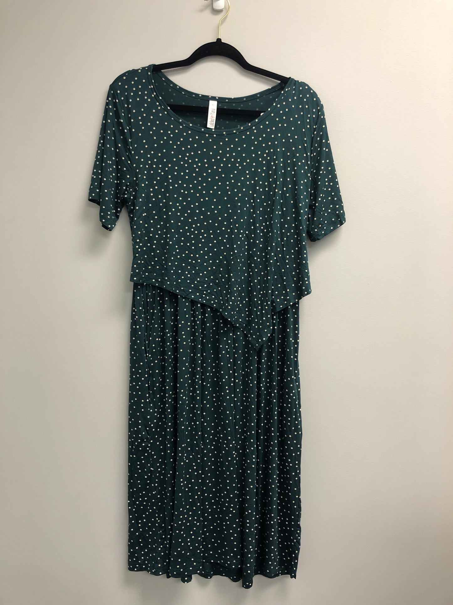 Outlet 6981 - Latched Mama Essential Boardwalk Nursing Dress - Forest Green Dots - Extra Large