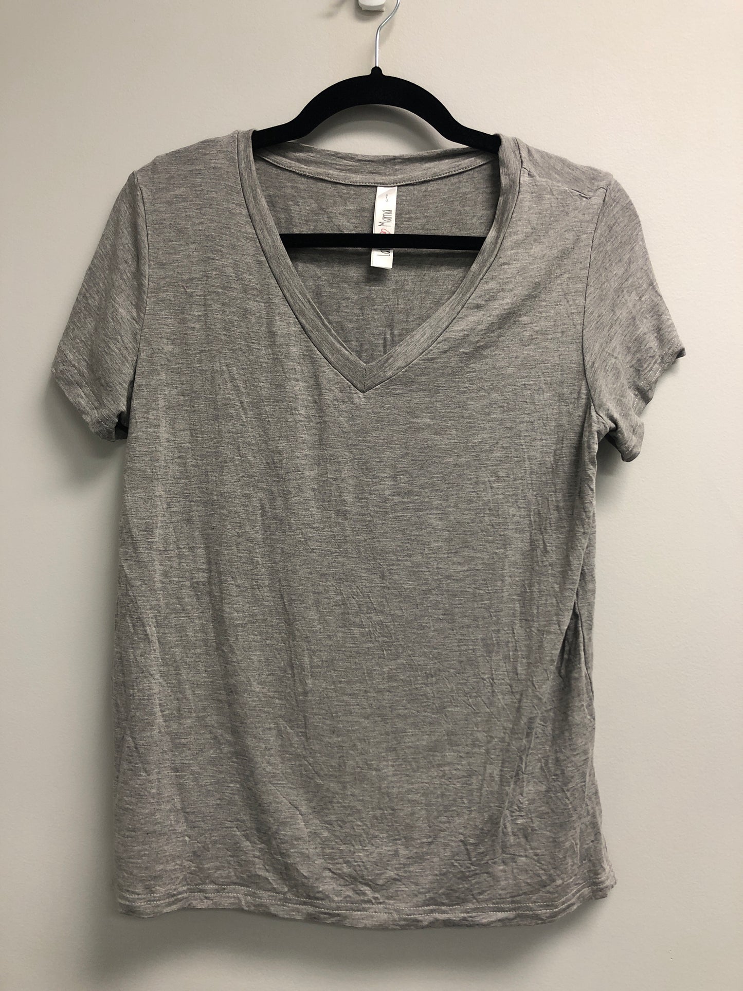 Outlet 7016 - Latched Mama Go-To V-Neck Nursing Tee - Light Grey - Small