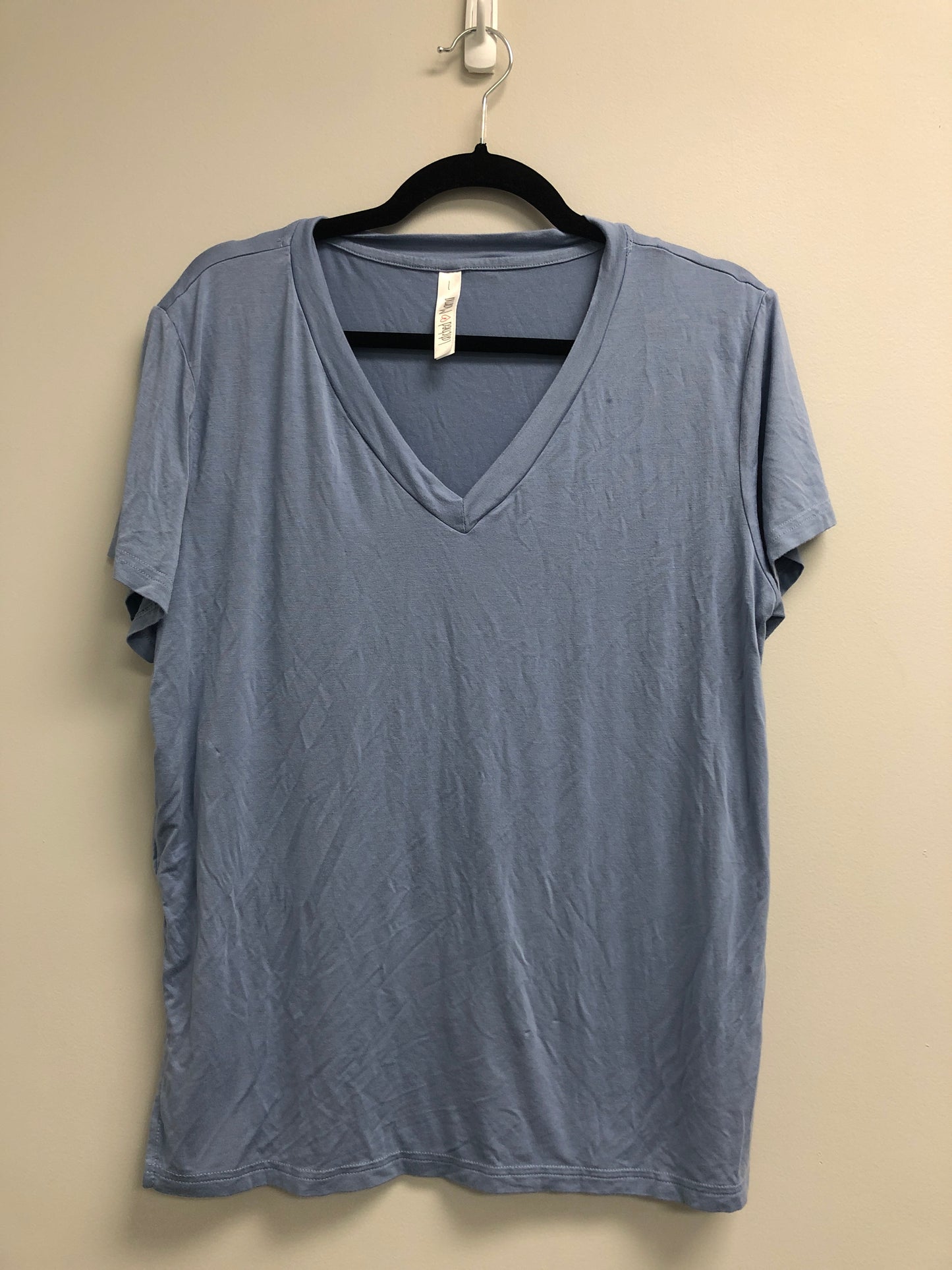 Outlet 7015 - Latched Mama Go-To V-Neck Nursing Tee - Cornflower Blue - Large