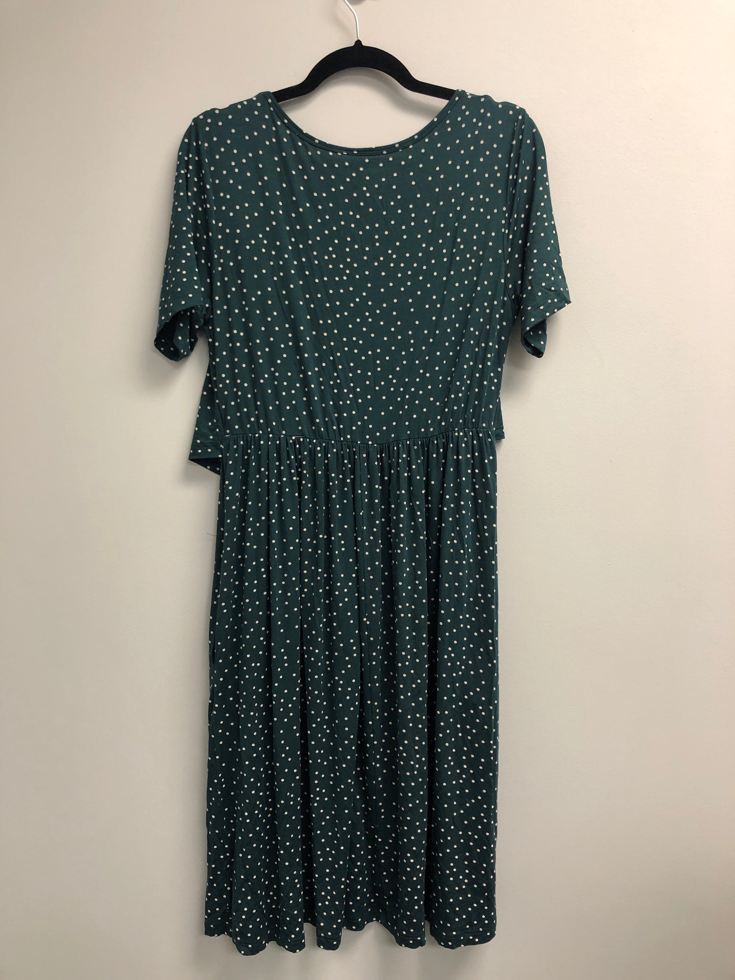 Outlet 6973 - Latched Mama Essential Boardwalk Nursing Dress - Forest Green Dots - Large