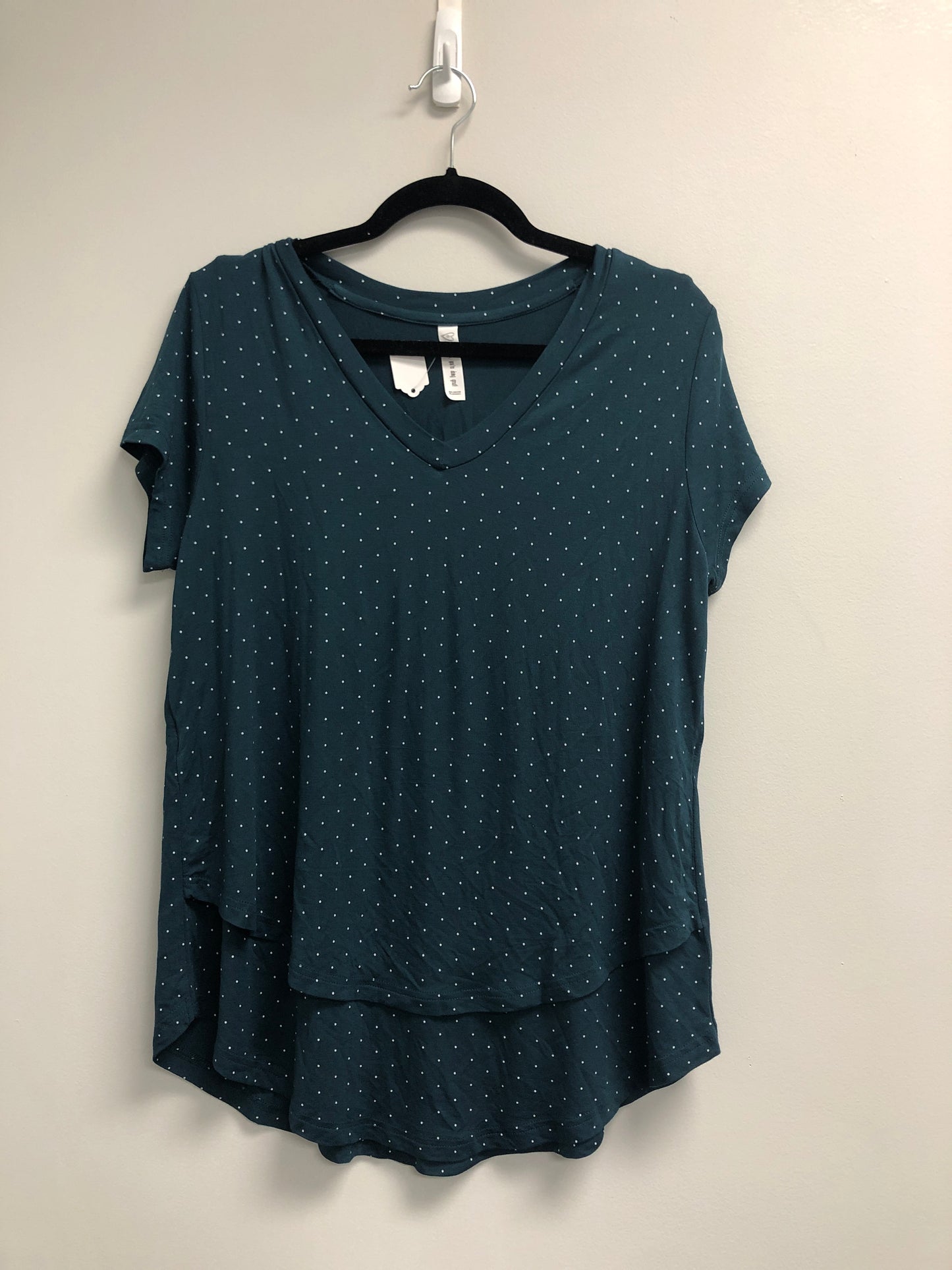 Outlet 7018 - Printed V-Neck Boyfriend Nursing Tee - Teal Dots - Medium