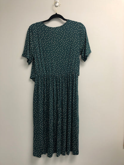 Outlet 6980 - Latched Mama Essential Boardwalk Nursing Dress - Forest Green Dots - Large